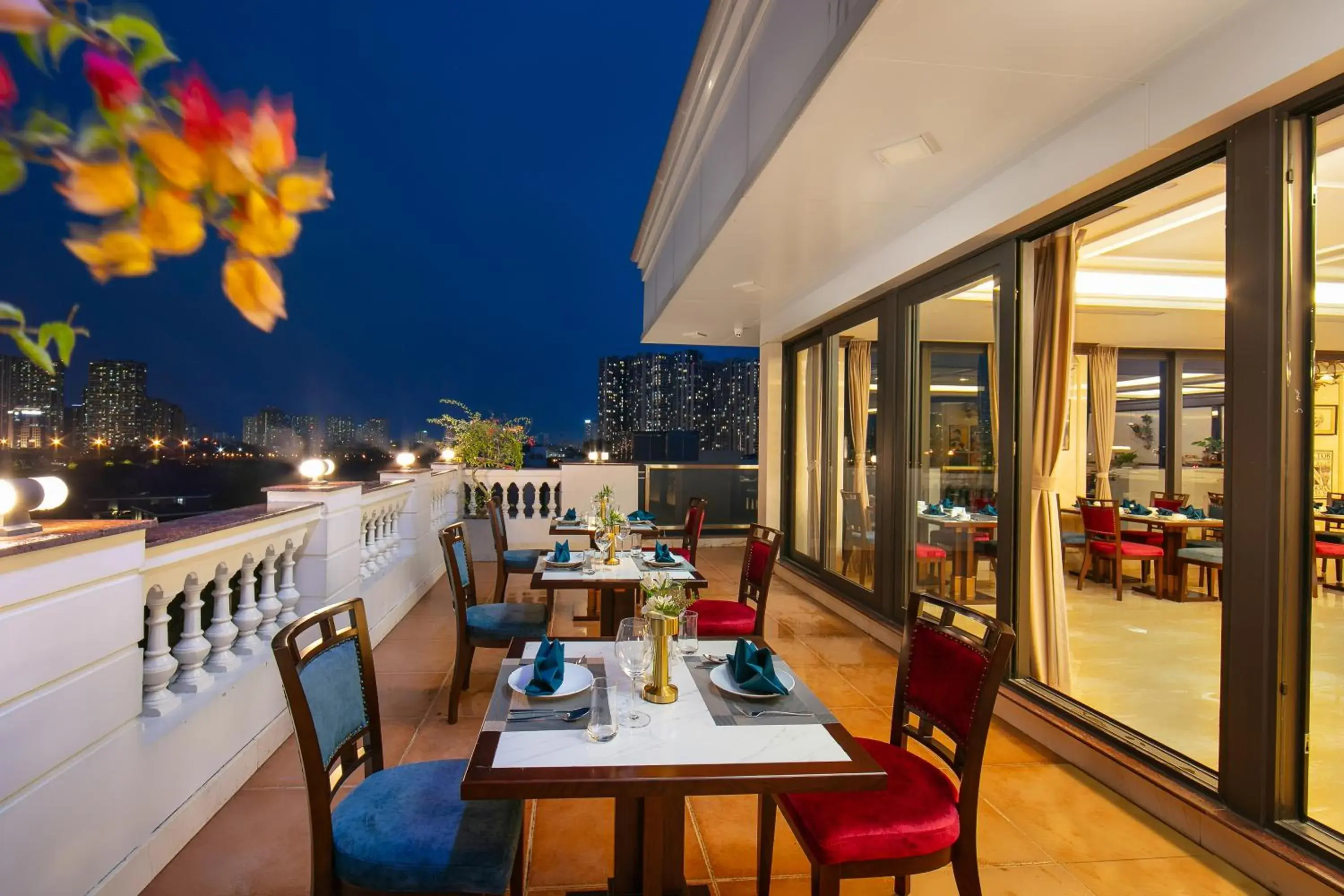 Restaurant/places to eat in Gloud Hotel Restaurant/places to eat in Gloud Hotel