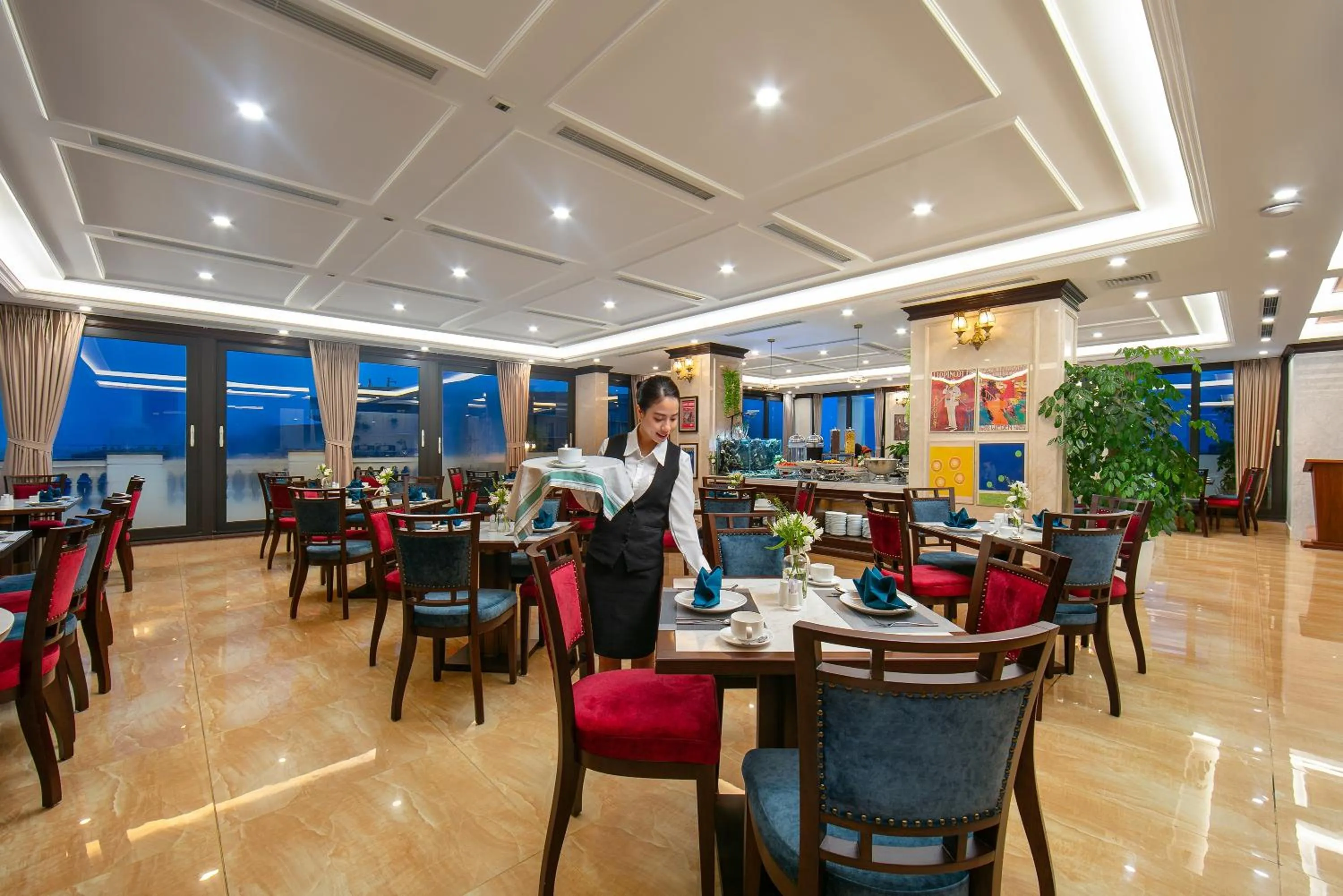 Restaurant/places to eat in Gloud Hotel