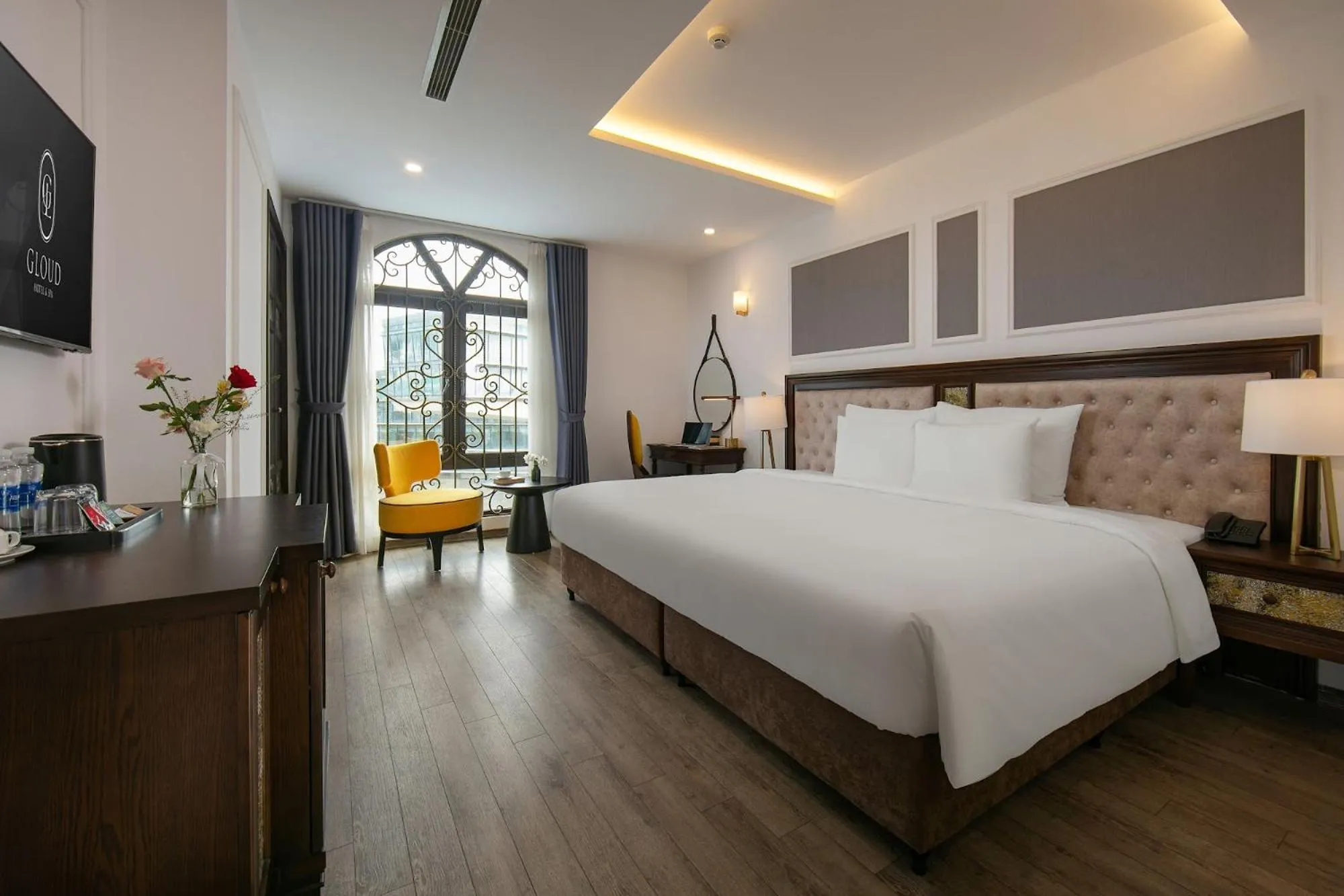 Bedroom, Bed in Gloud Hotel