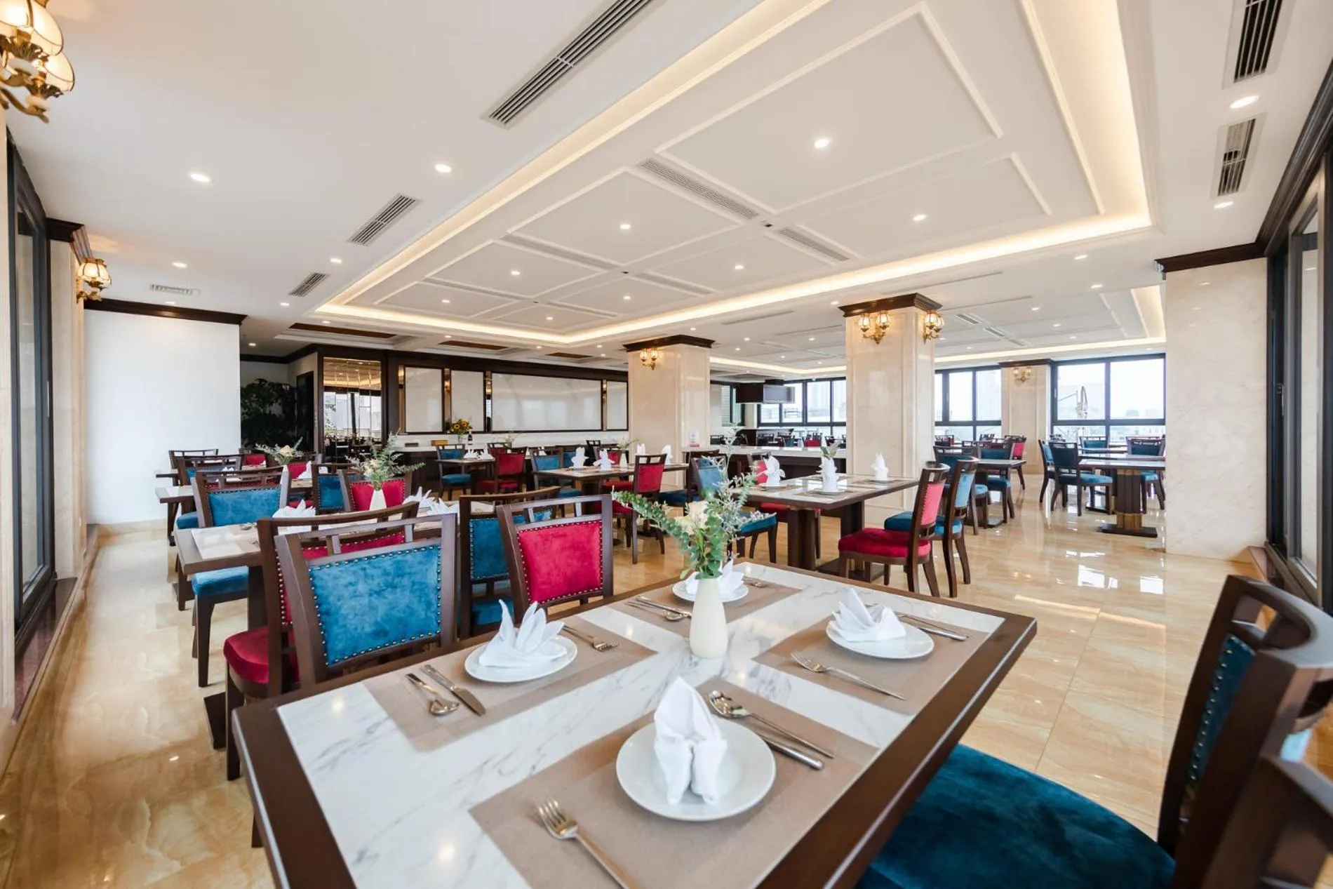 Restaurant/places to eat in Gloud Hotel