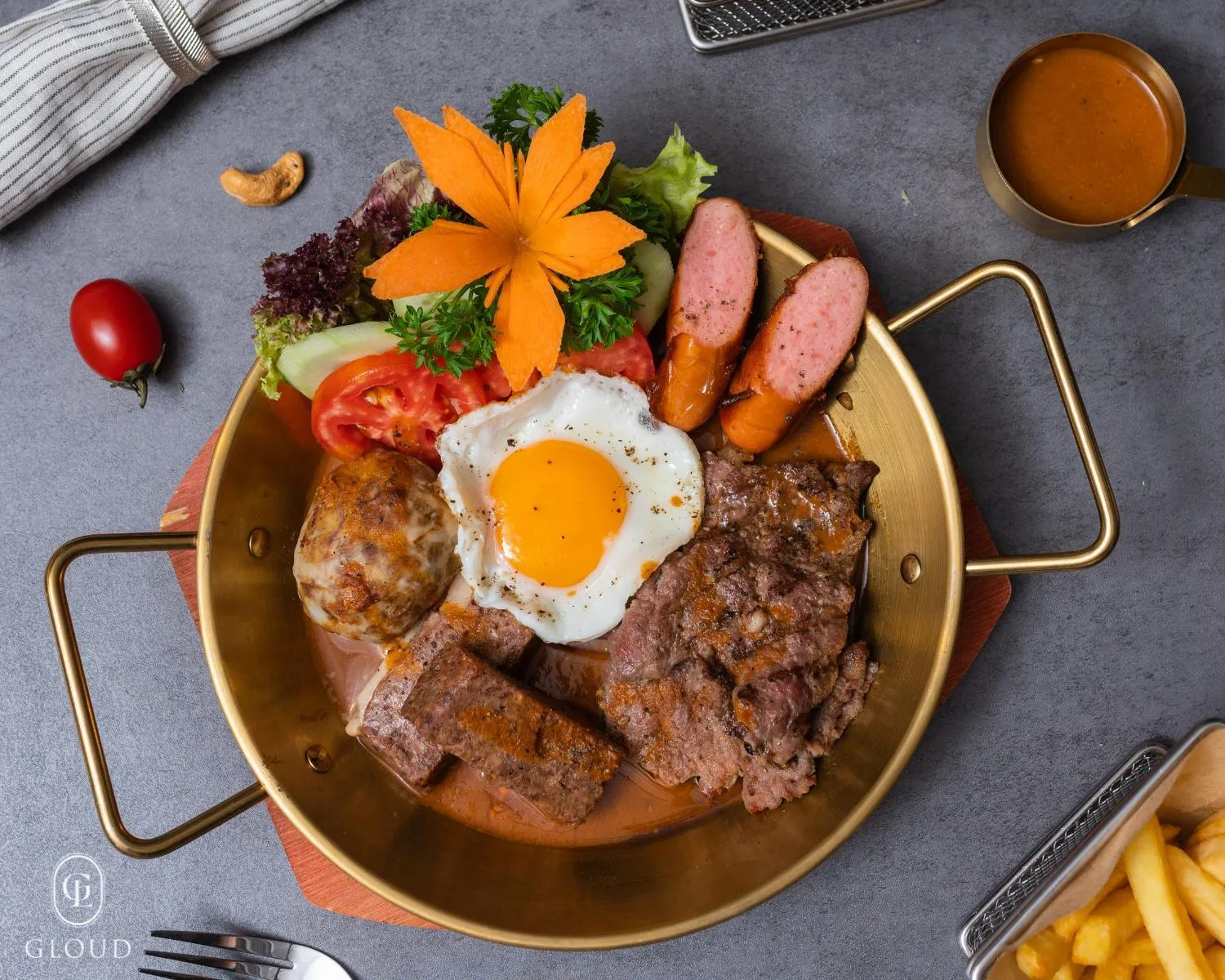 Restaurant/places to eat in Gloud Hotel