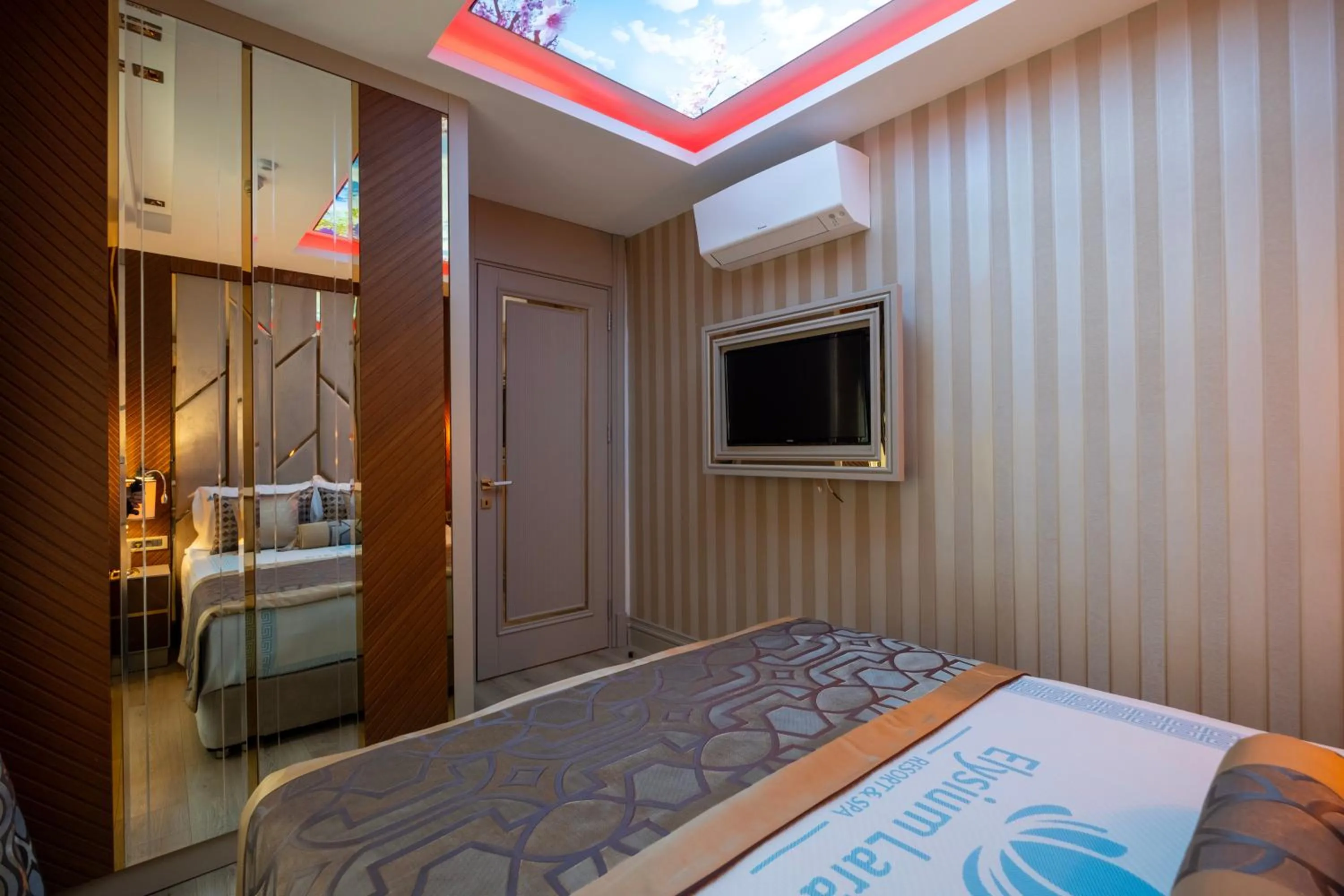 Bed in Elysium Deluxe Suites Antalya