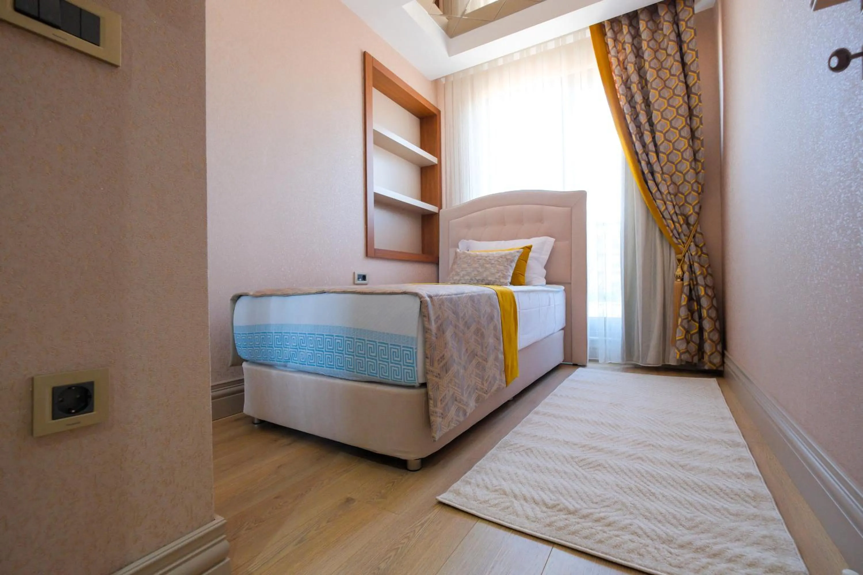 Bed in Elysium Deluxe Suites Antalya