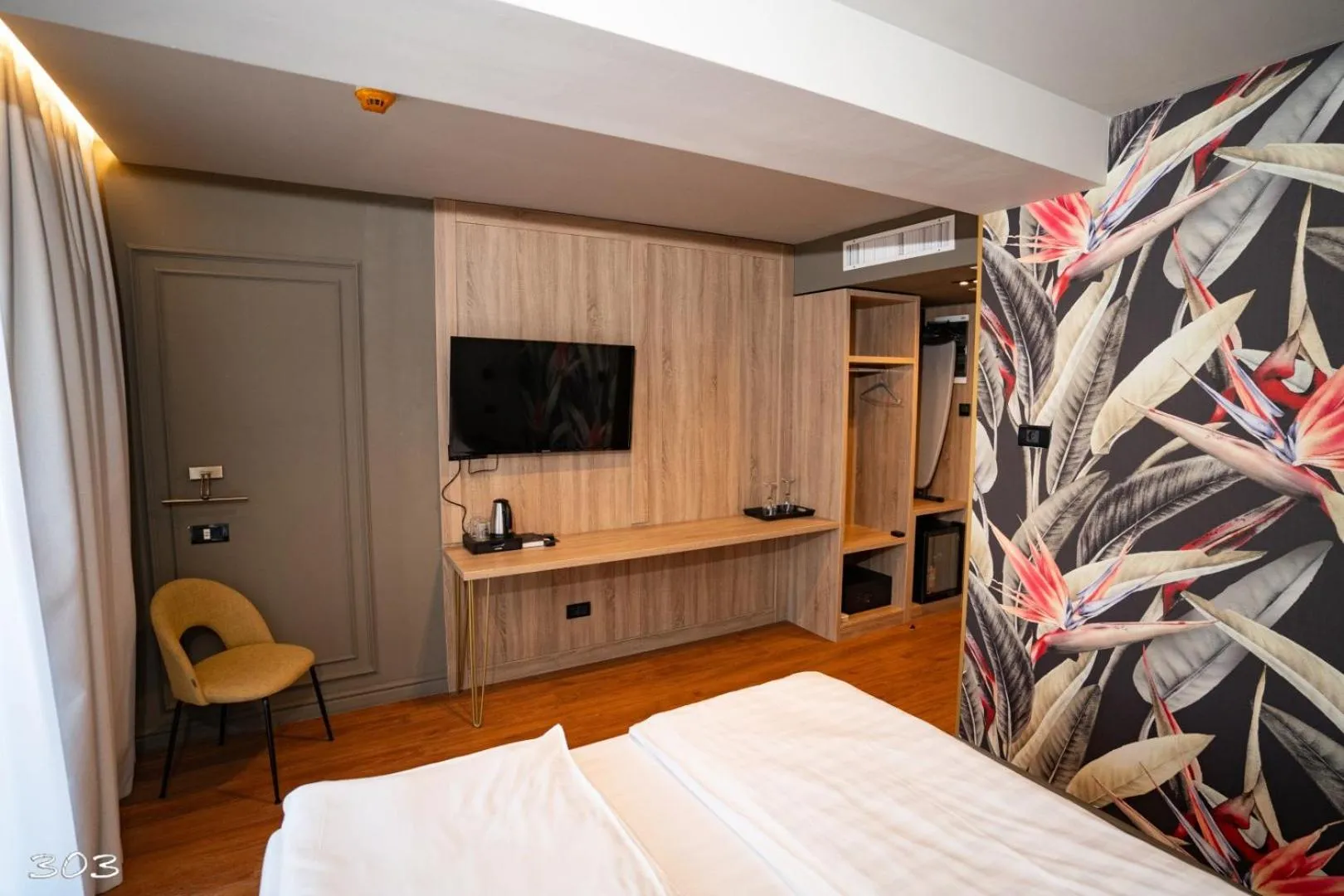 TV and multimedia, Bed in Cosmopolita Boutique Hotel