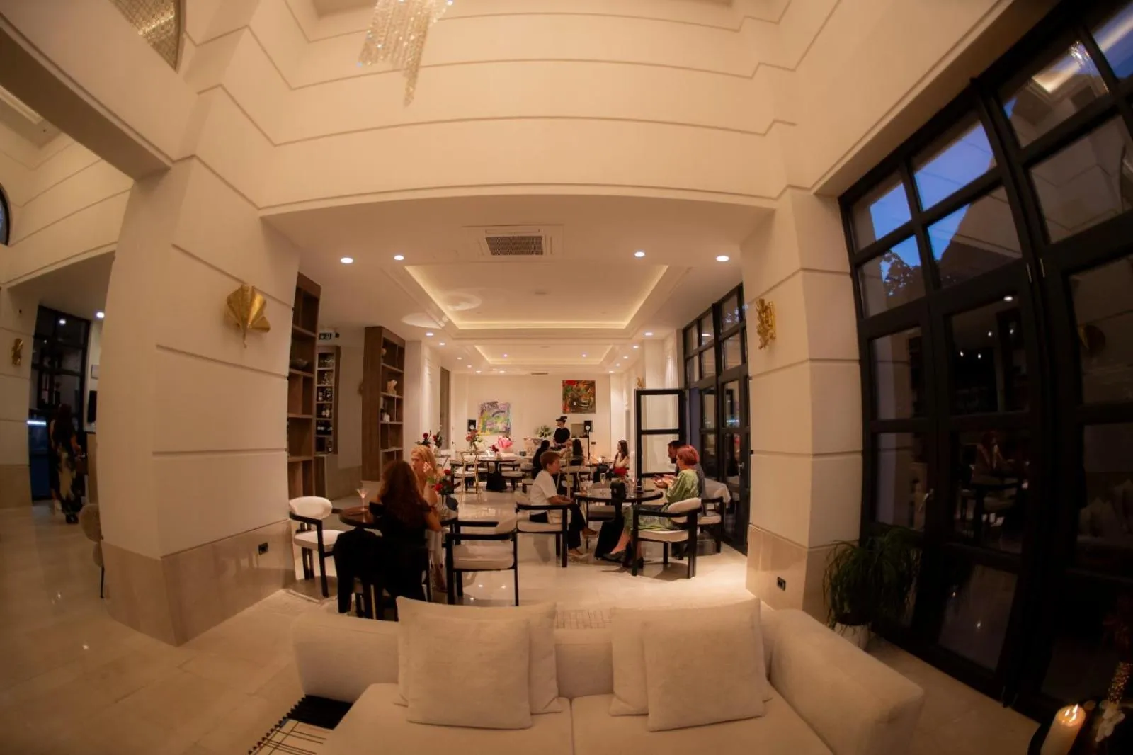 Restaurant/places to eat in Cosmopolita Boutique Hotel