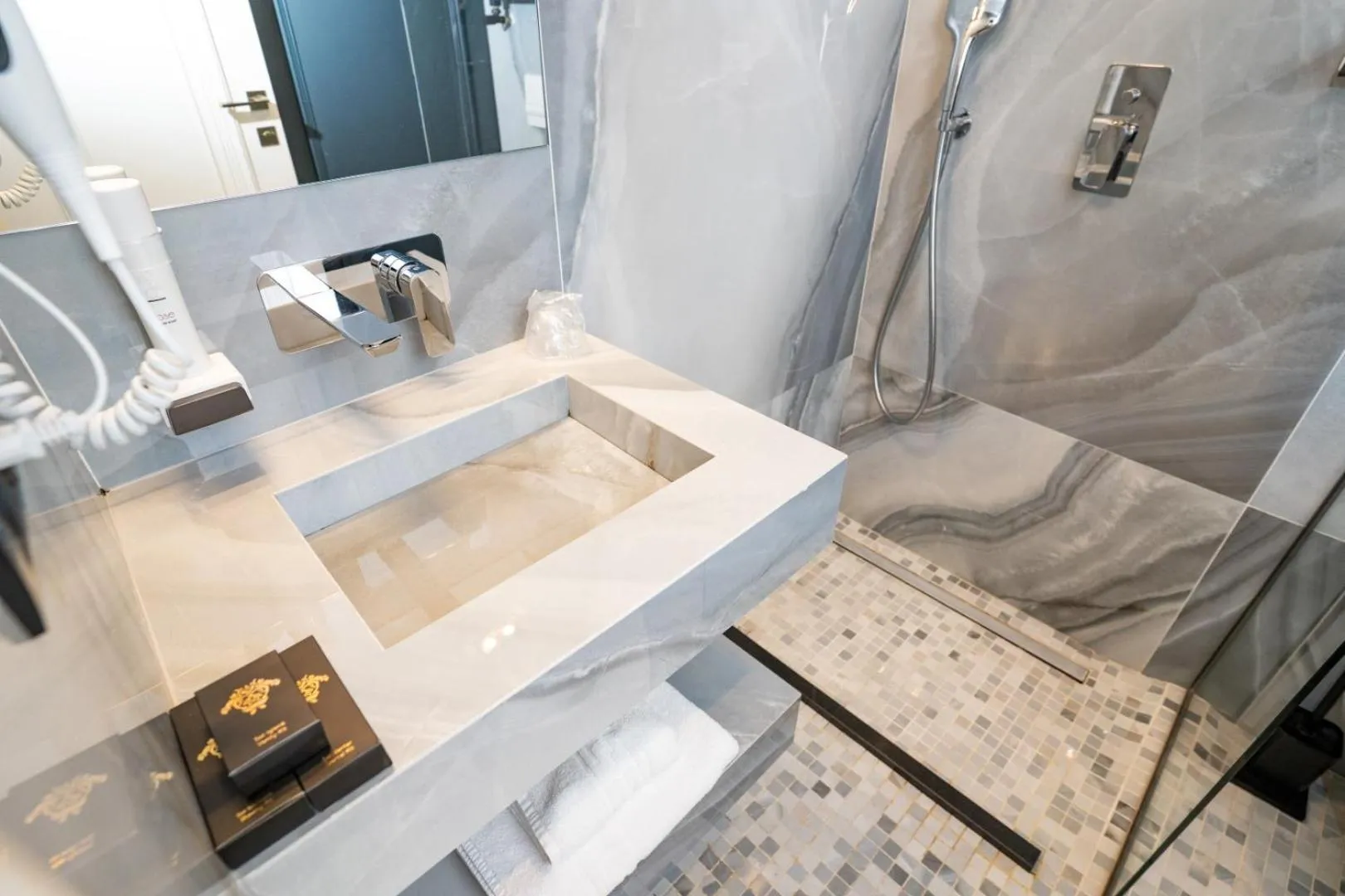 Bathroom in Cosmopolita Boutique Hotel