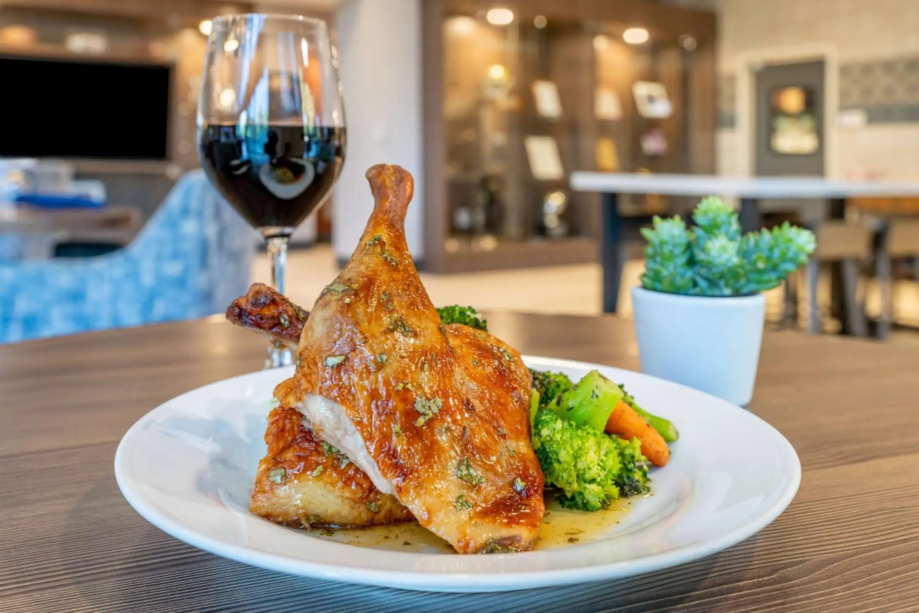 Restaurant/places to eat in Hilton Garden Inn Trinidad Downtown Restaurant/places to eat in Hilton Garden Inn Trinidad Downtown