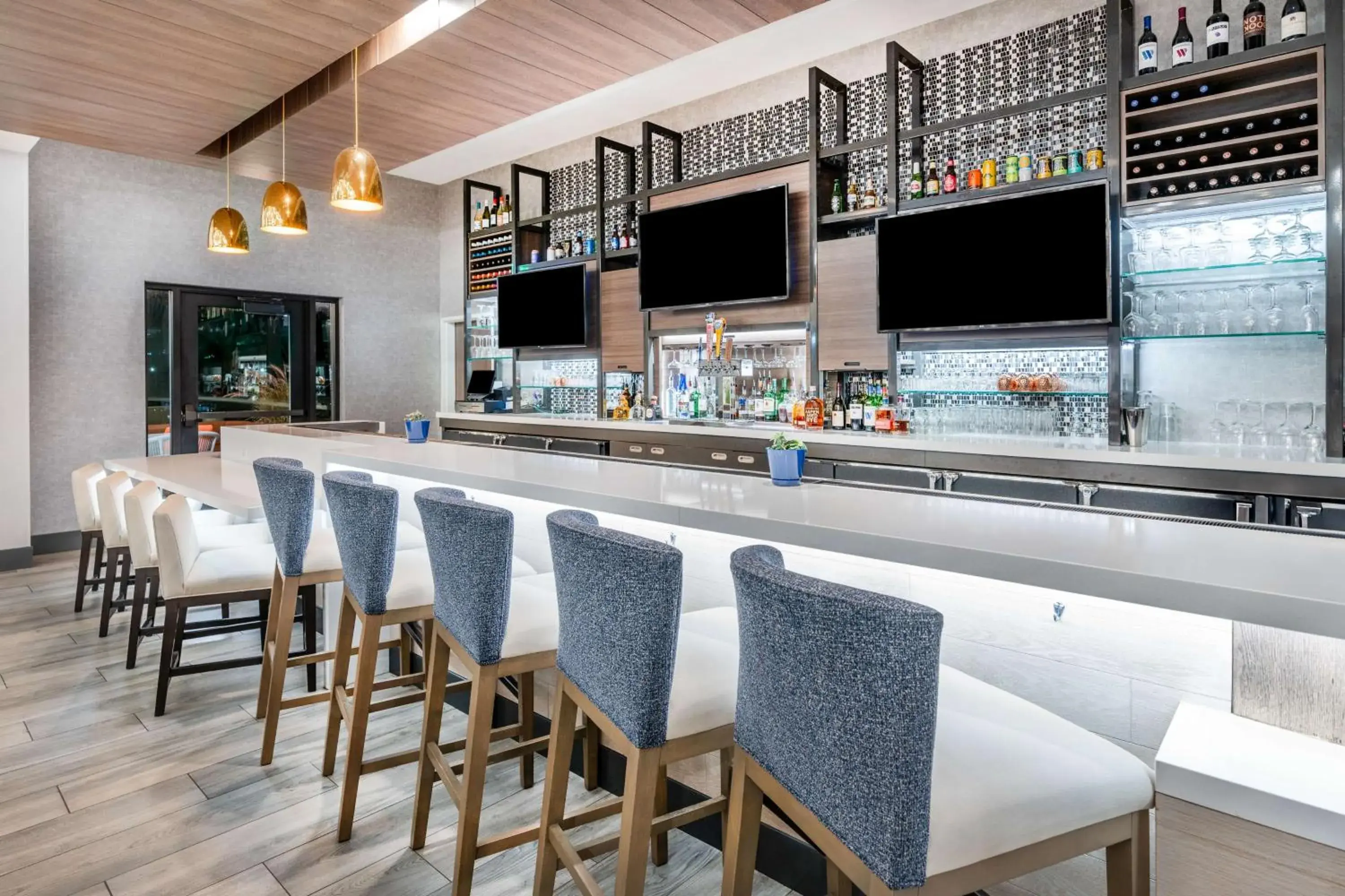 Lounge or bar in Hilton Garden Inn Trinidad Downtown Lounge or bar in Hilton Garden Inn Trinidad Downtown