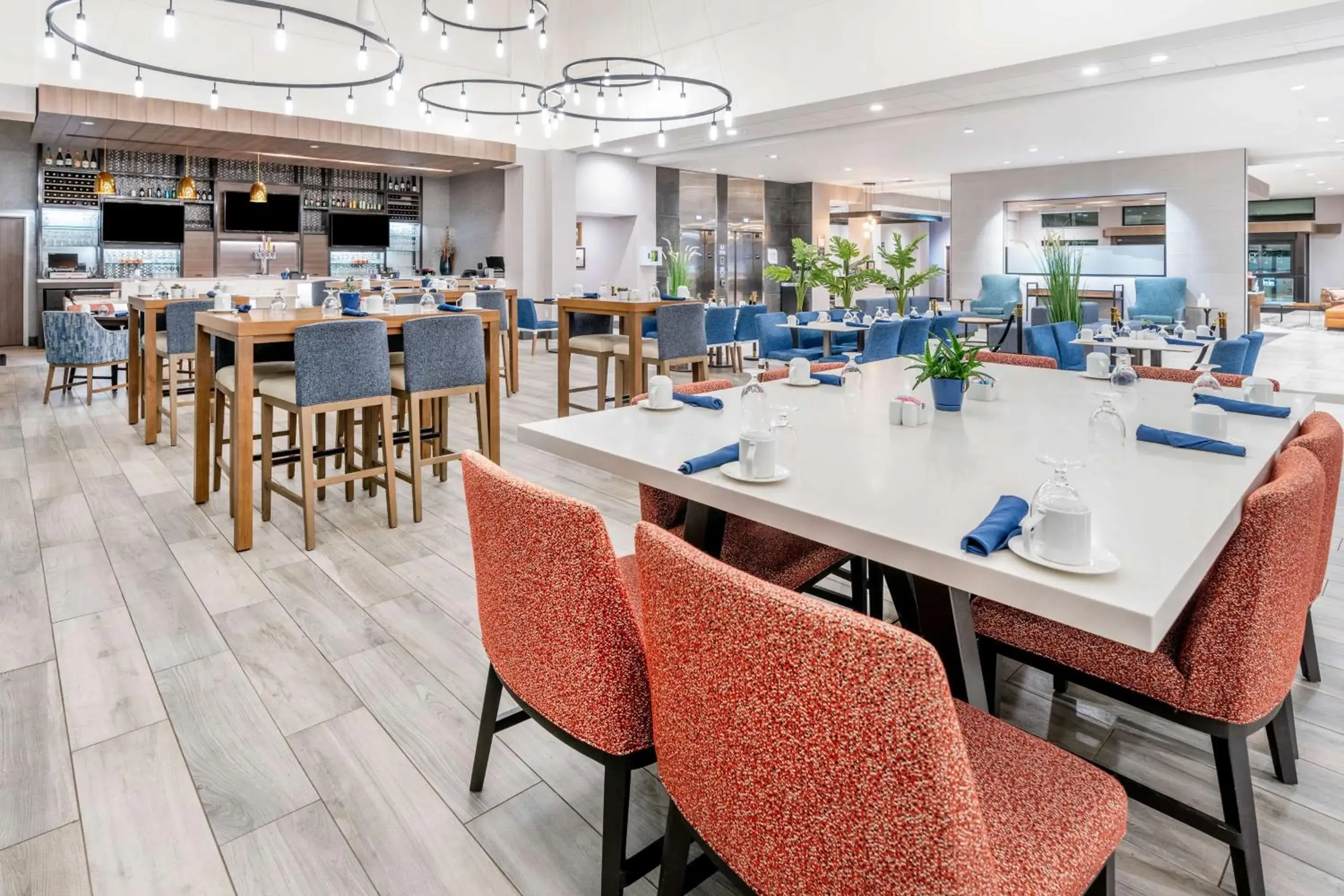 Lounge or bar in Hilton Garden Inn Trinidad Downtown Lounge or bar in Hilton Garden Inn Trinidad Downtown