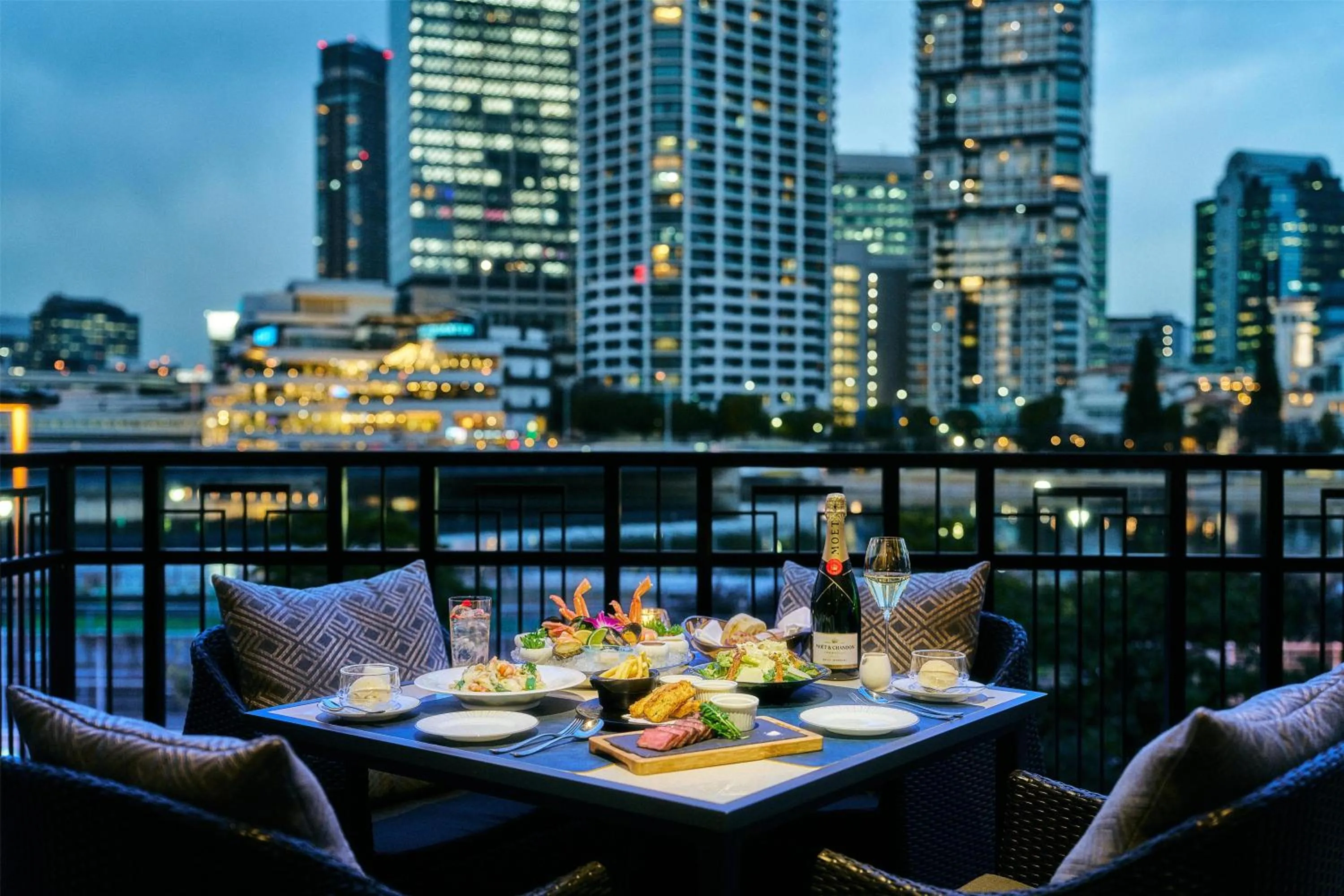 Dining area in Hilton Yokohama