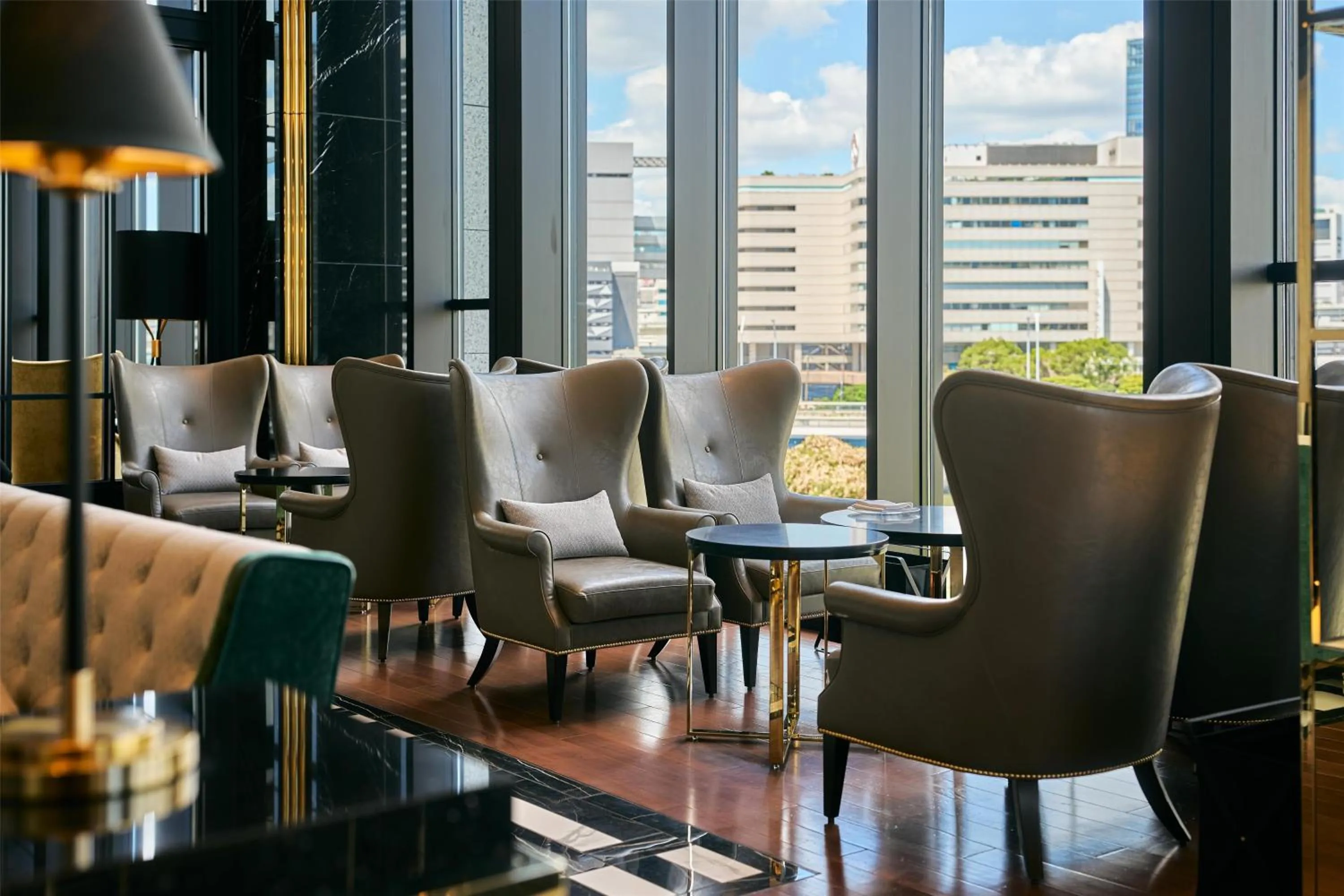 Lounge or bar in Hilton Yokohama