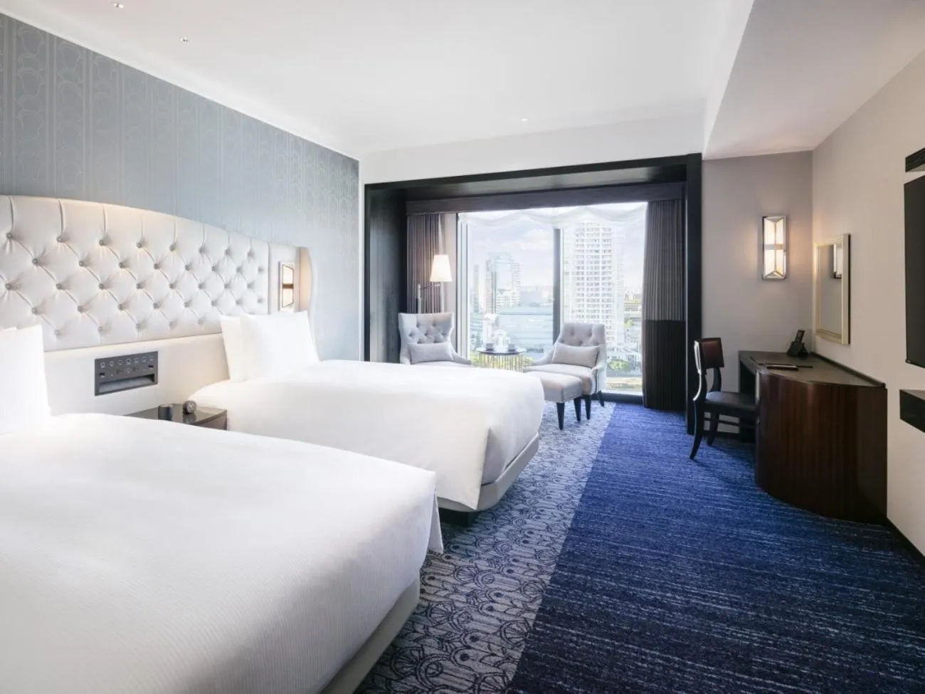 River view, Bed in Hilton Yokohama