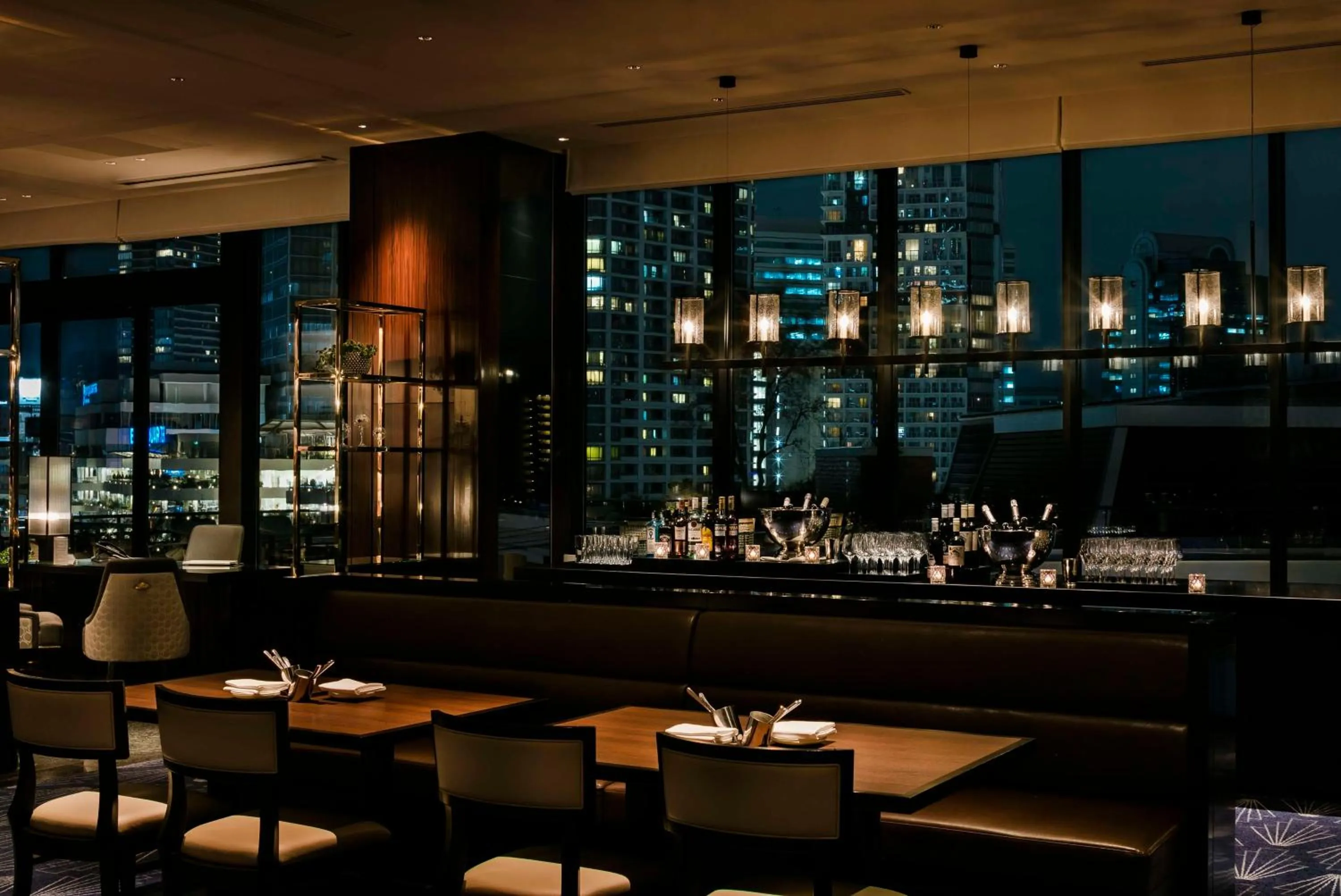 Lounge or bar in Hilton Yokohama