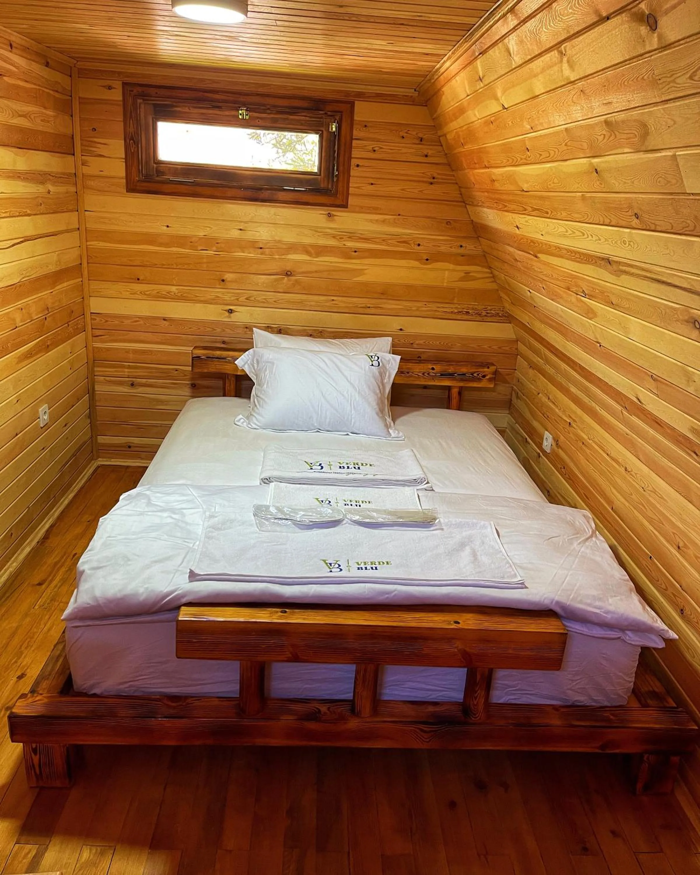Bed in Verde Blu Bungalow