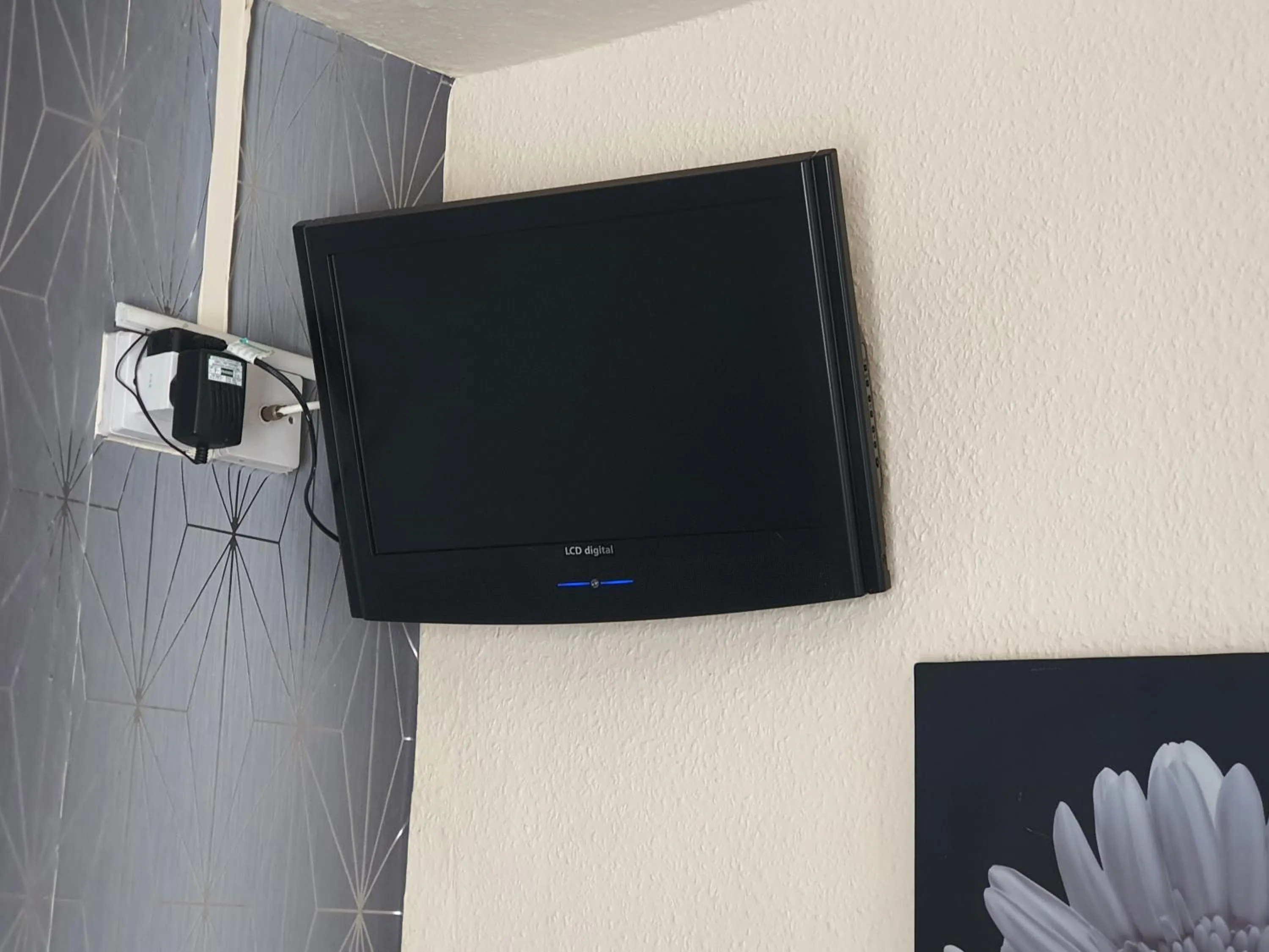 TV and multimedia in Windsor House Hotel