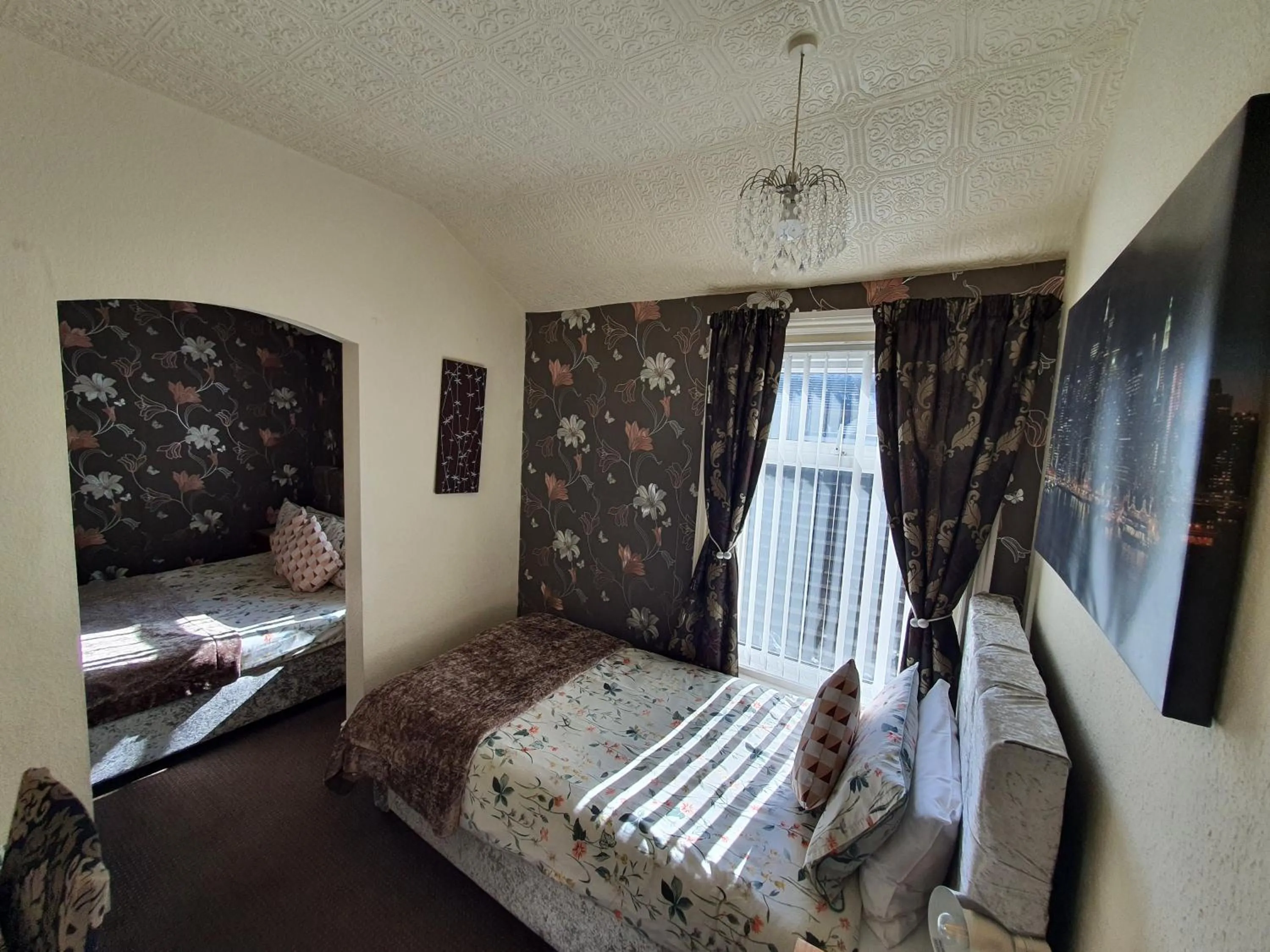 Bedroom, Bed in Windsor House Hotel