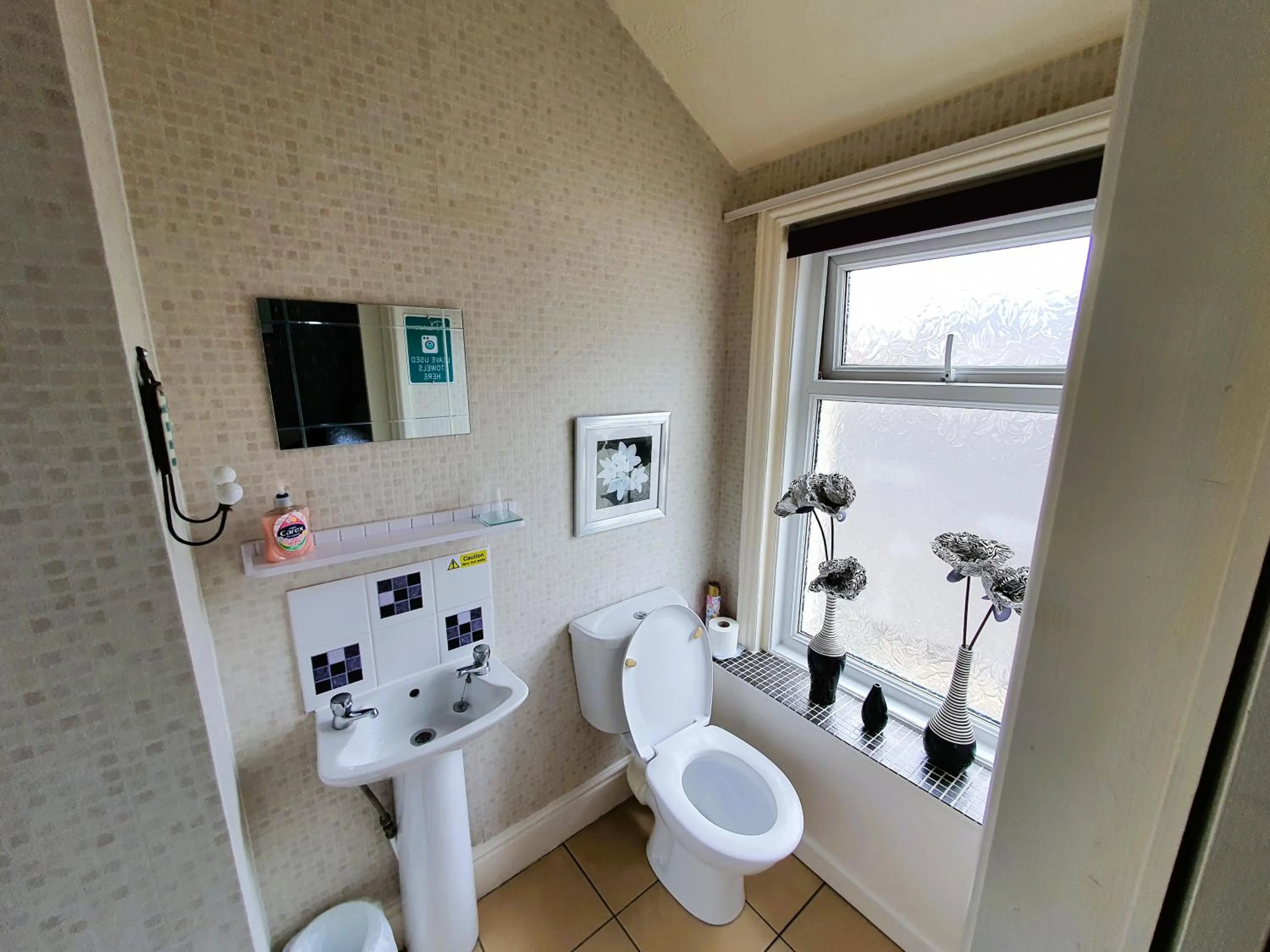 Bathroom in Windsor House Hotel