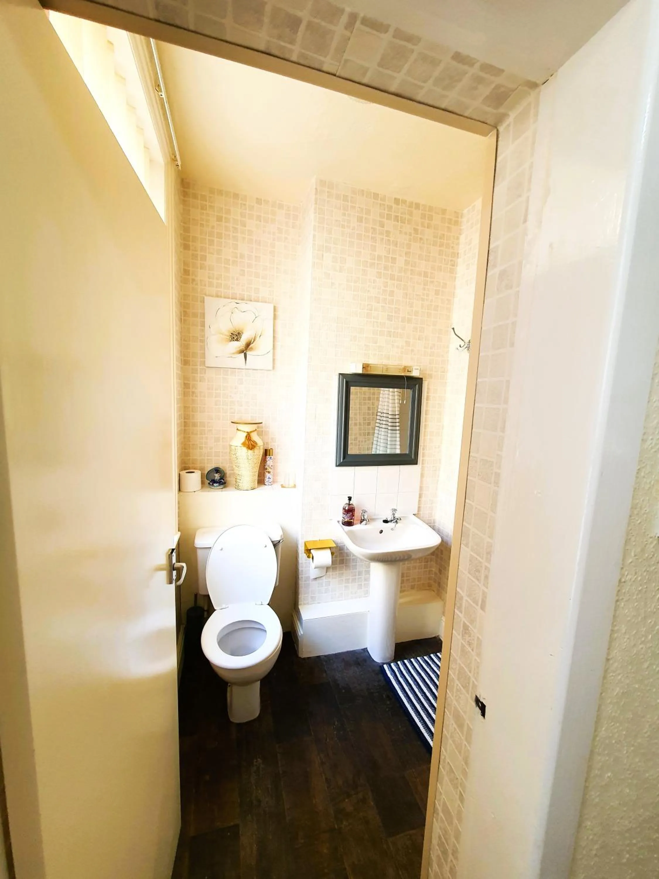 Bathroom in Windsor House Hotel