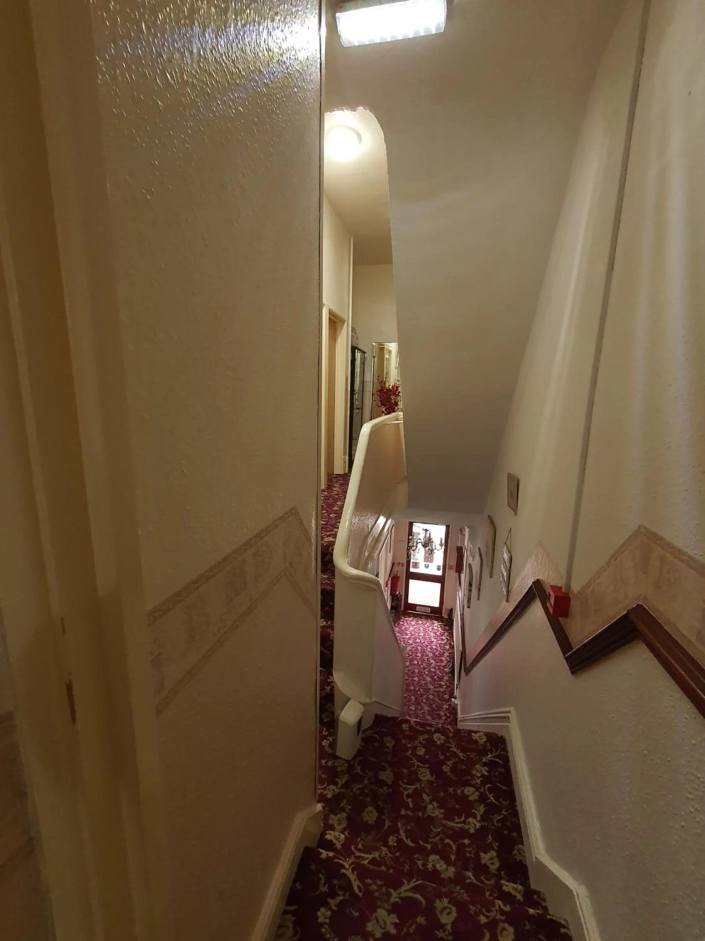 concierge, Bed in Windsor House Hotel