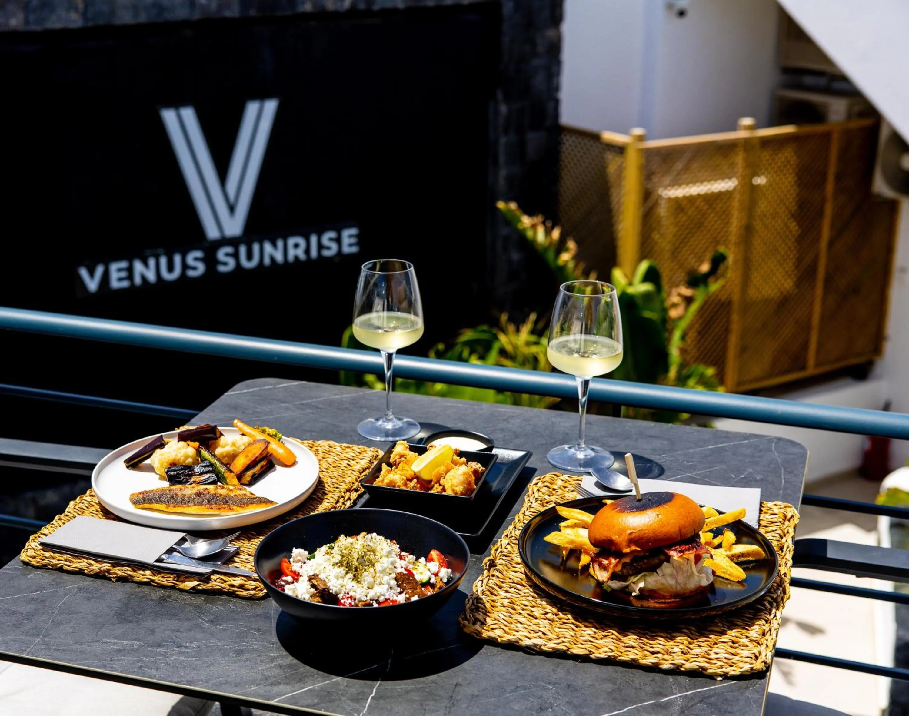 Restaurant/places to eat in Venus Sunrise Suites & Villas