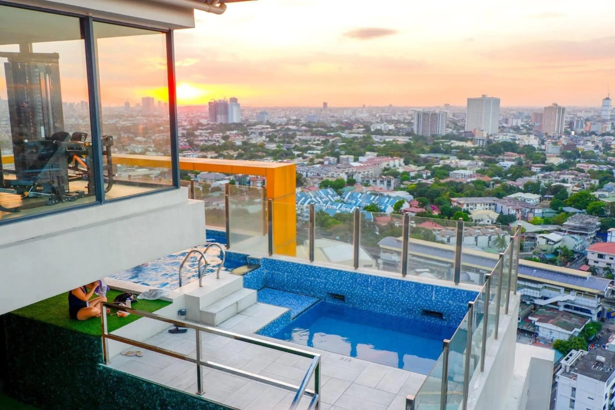 Property building in Cozy Spacious Hotel Type Condo with Smart TV and WiFi
