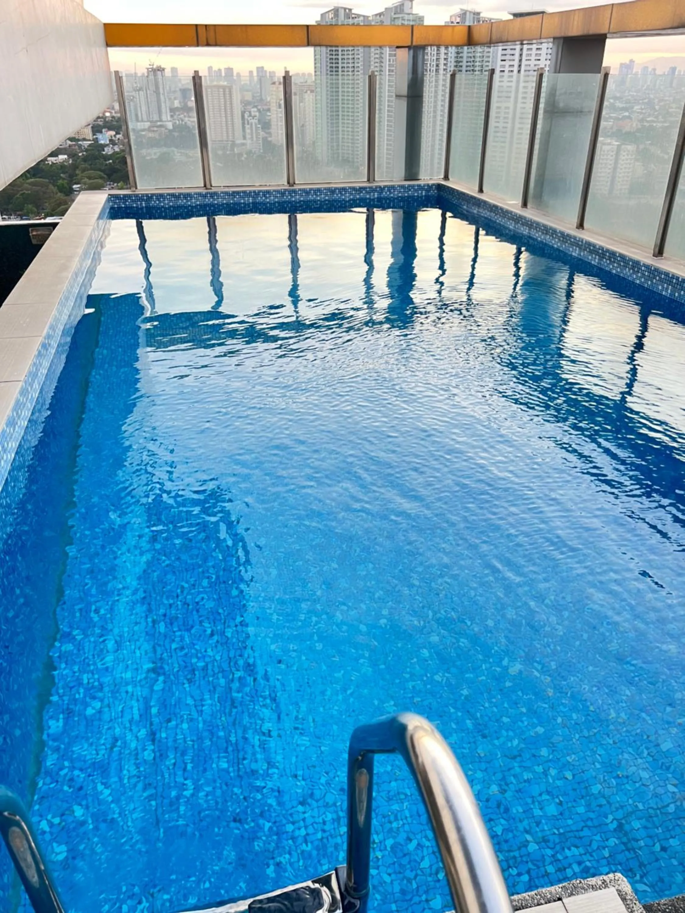 Swimming pool in Cozy Spacious Hotel Type Condo with Smart TV and WiFi