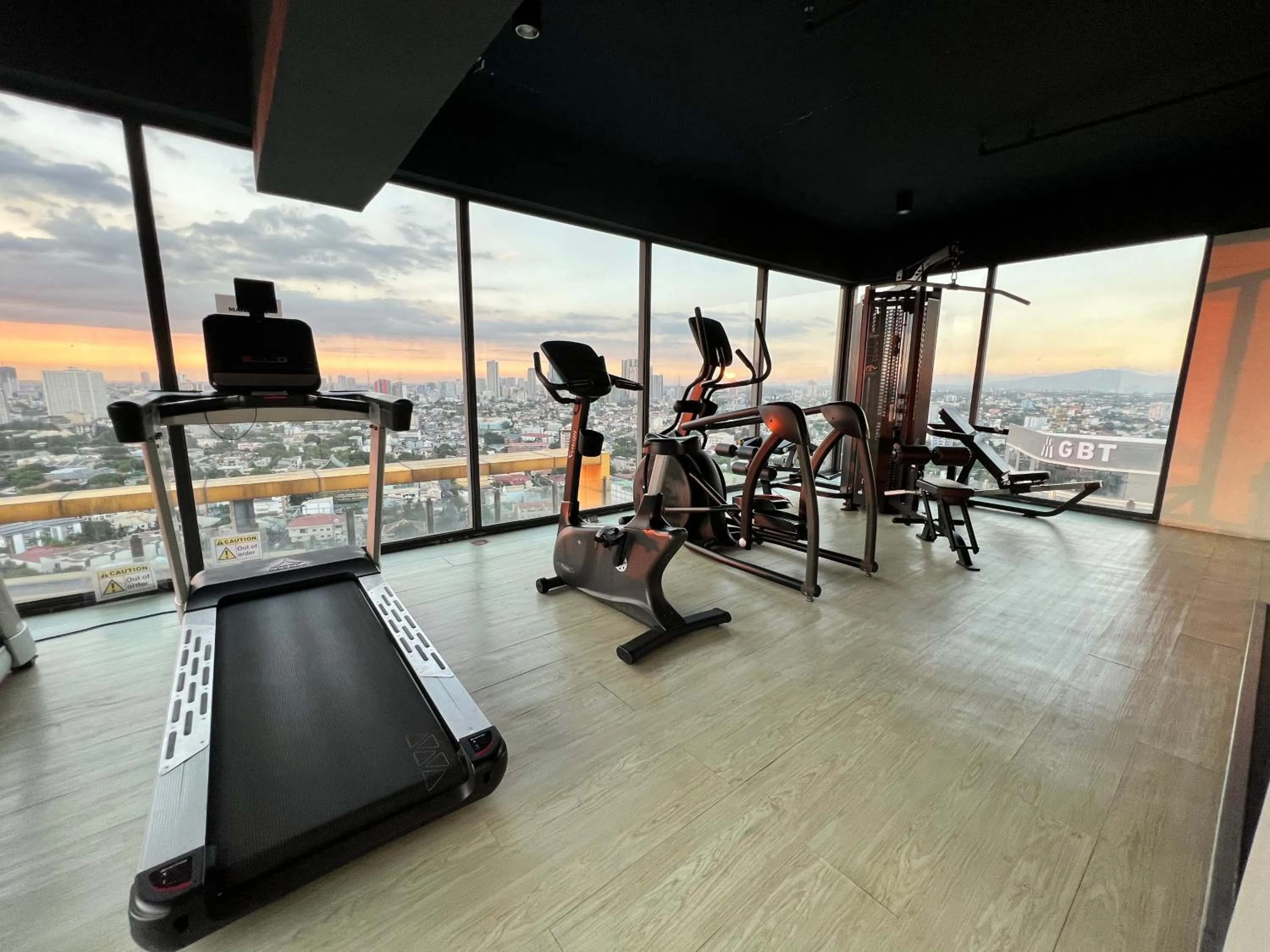 Fitness centre/facilities in Cozy Spacious Hotel Type Condo with Smart TV and WiFi