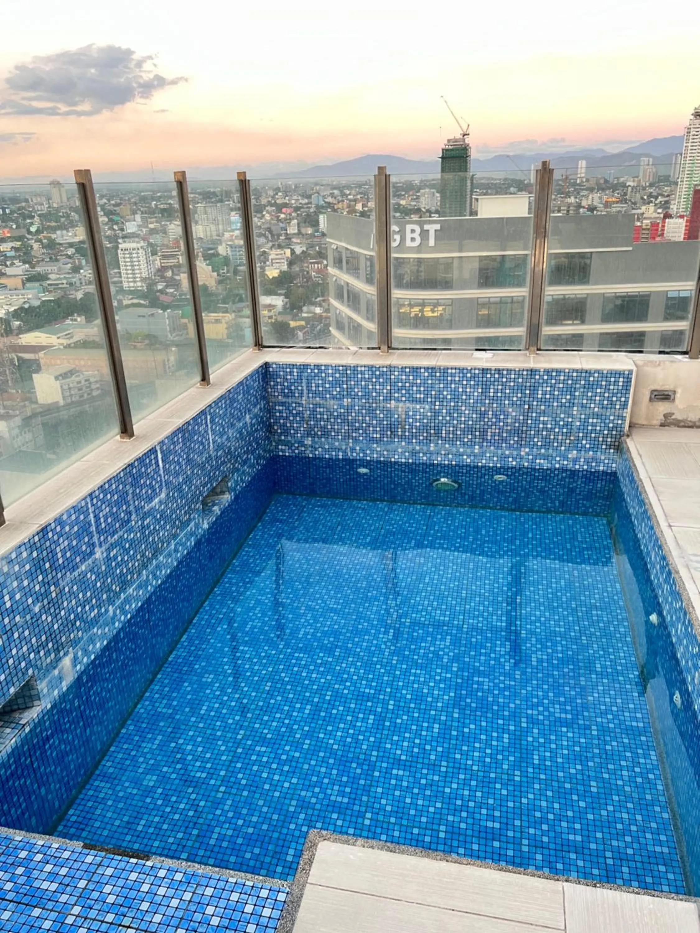 Swimming pool in Cozy Spacious Hotel Type Condo with Smart TV and WiFi