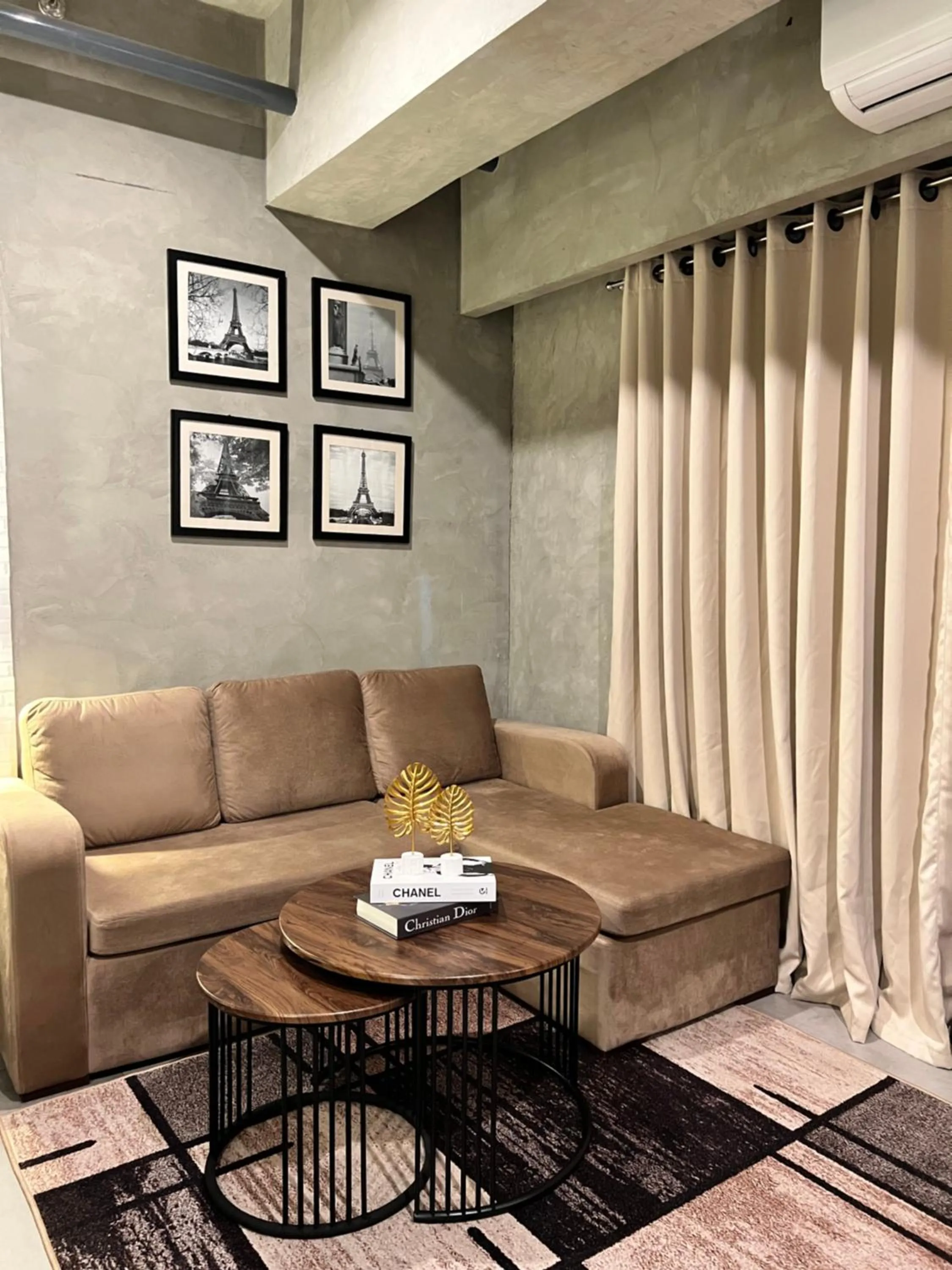 Living room in Cozy Spacious Hotel Type Condo with Smart TV and WiFi