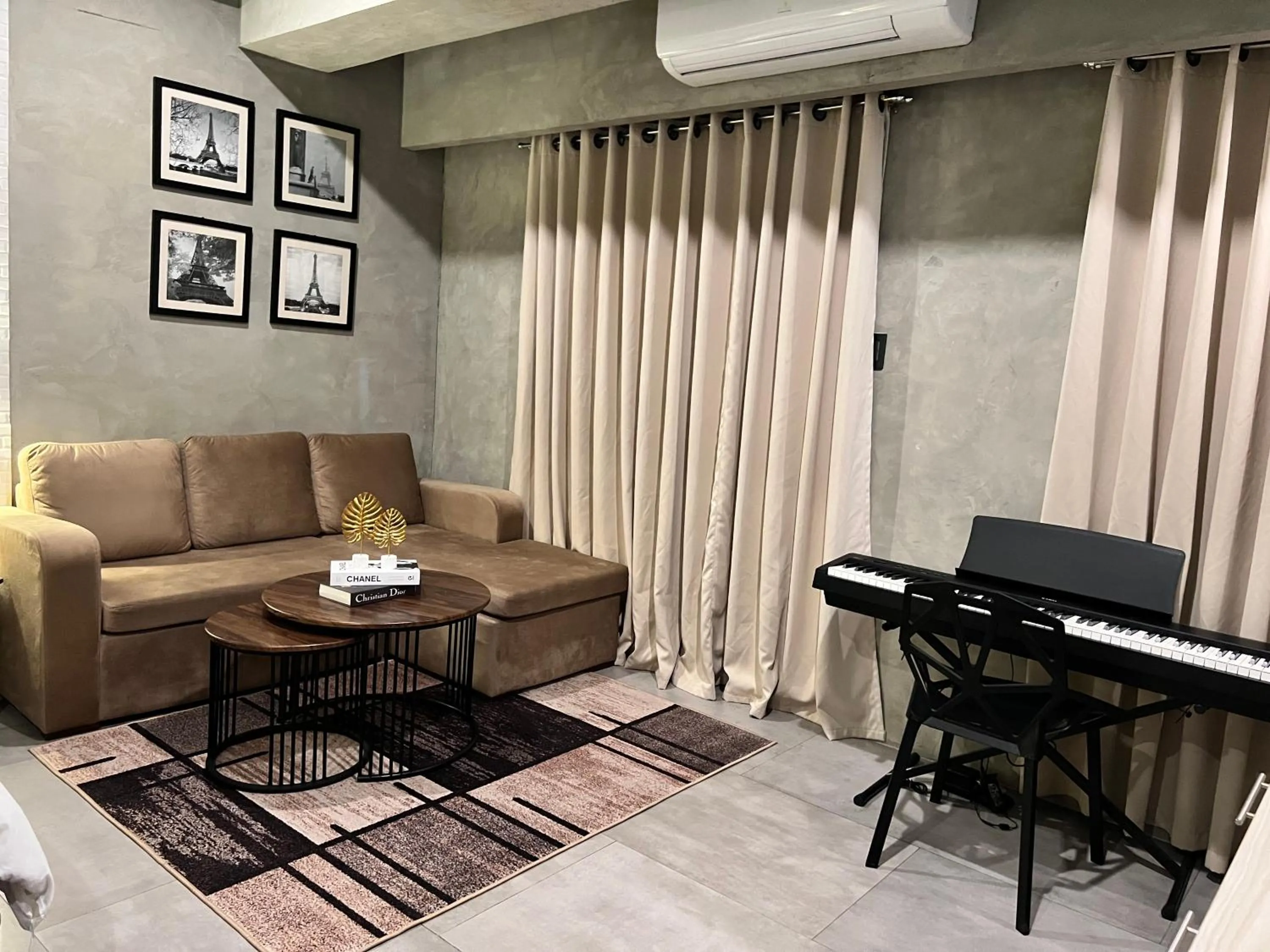 Living room in Cozy Spacious Hotel Type Condo with Smart TV and WiFi
