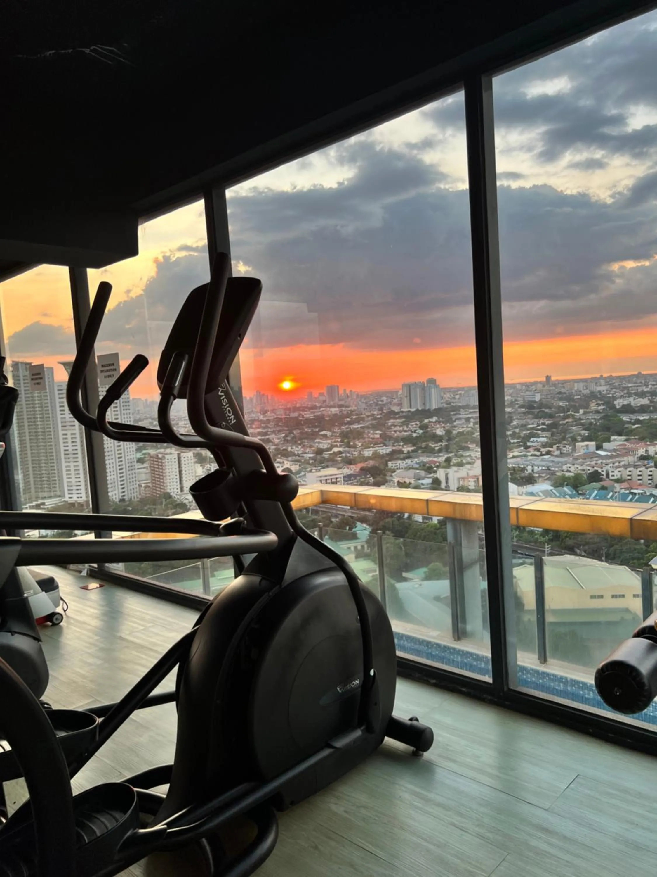 Fitness centre/facilities in Cozy Spacious Hotel Type Condo with Smart TV and WiFi