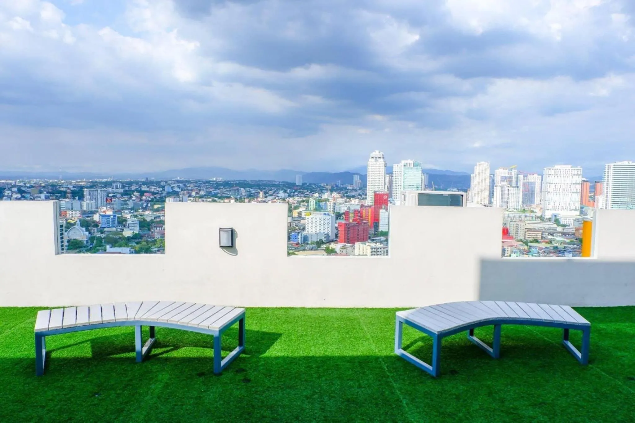 Property building in Cozy Spacious Hotel Type Condo with Smart TV and WiFi