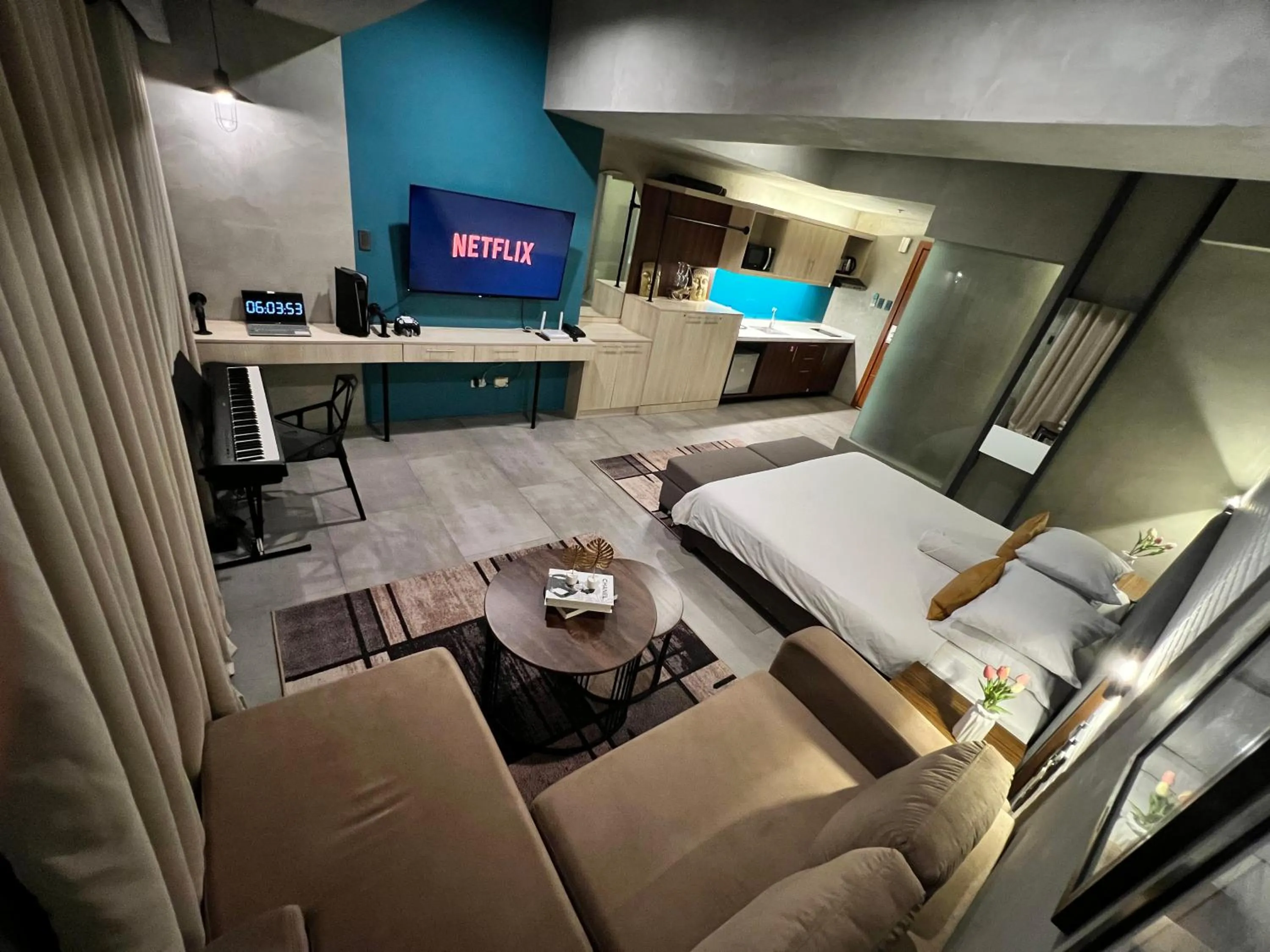 Bed in Cozy Spacious Hotel Type Condo with Smart TV and WiFi
