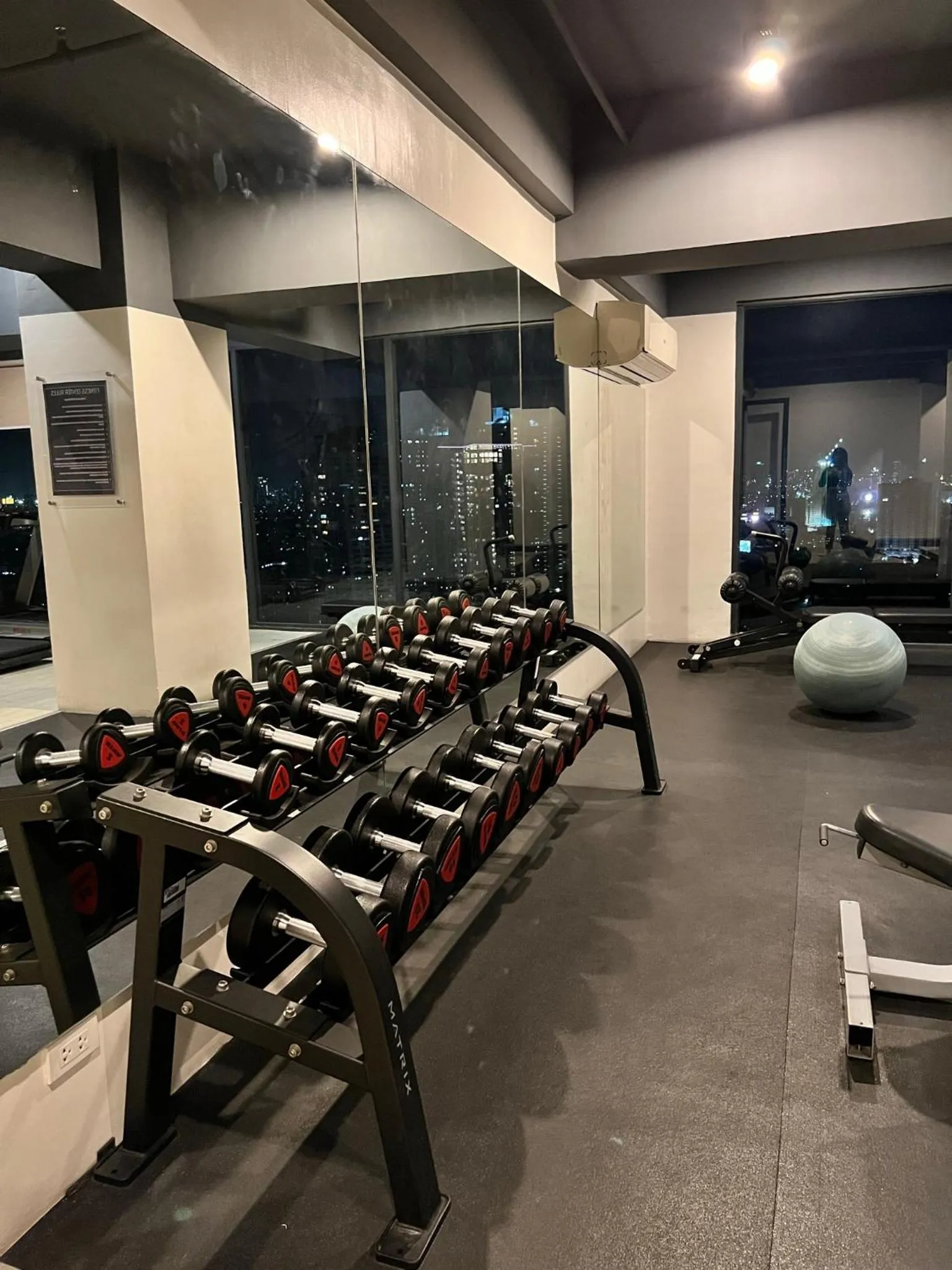 Fitness centre/facilities in Cozy Spacious Hotel Type Condo with Smart TV and WiFi