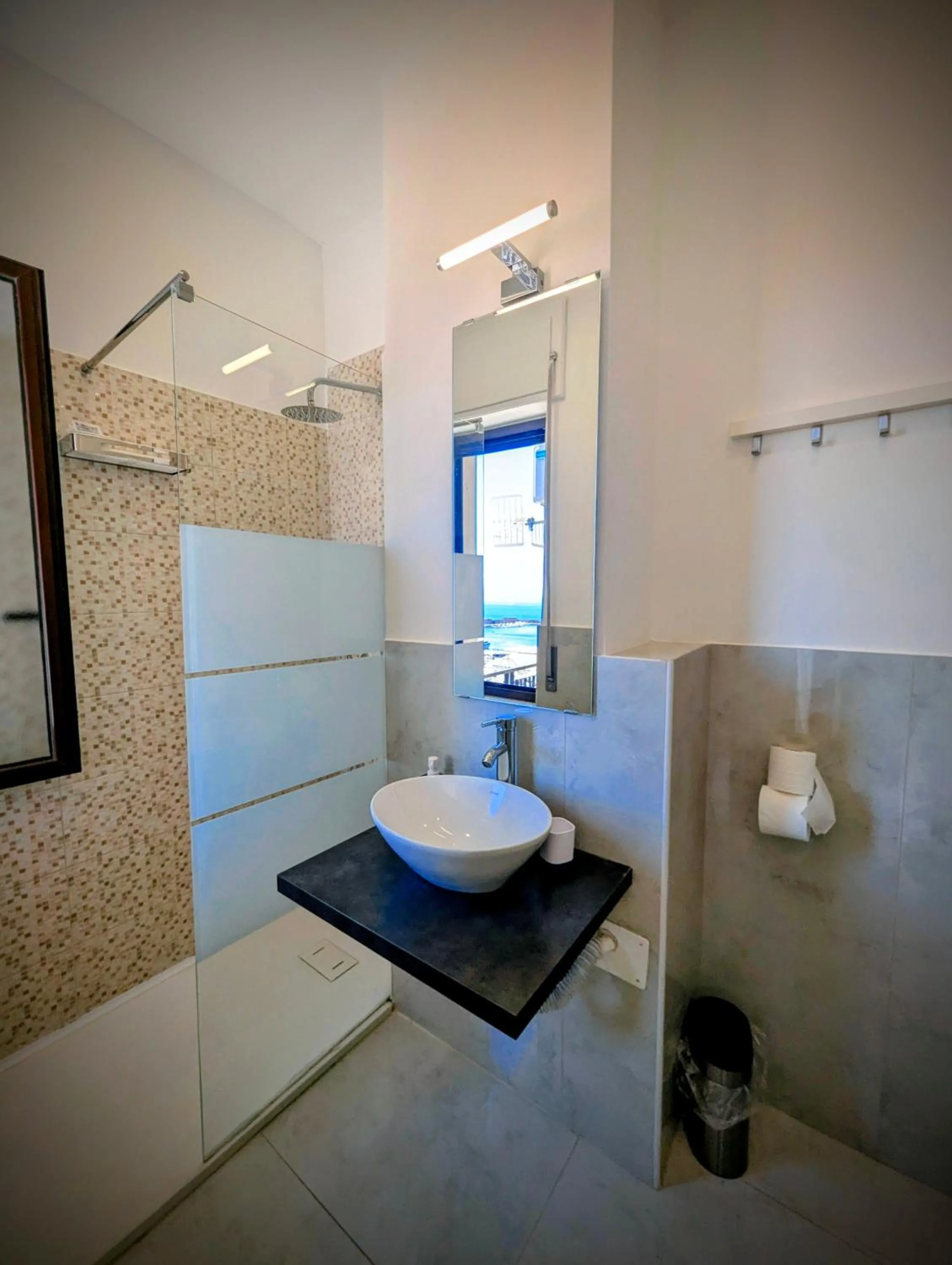 Shower in ART FLAT MUNICIPIO