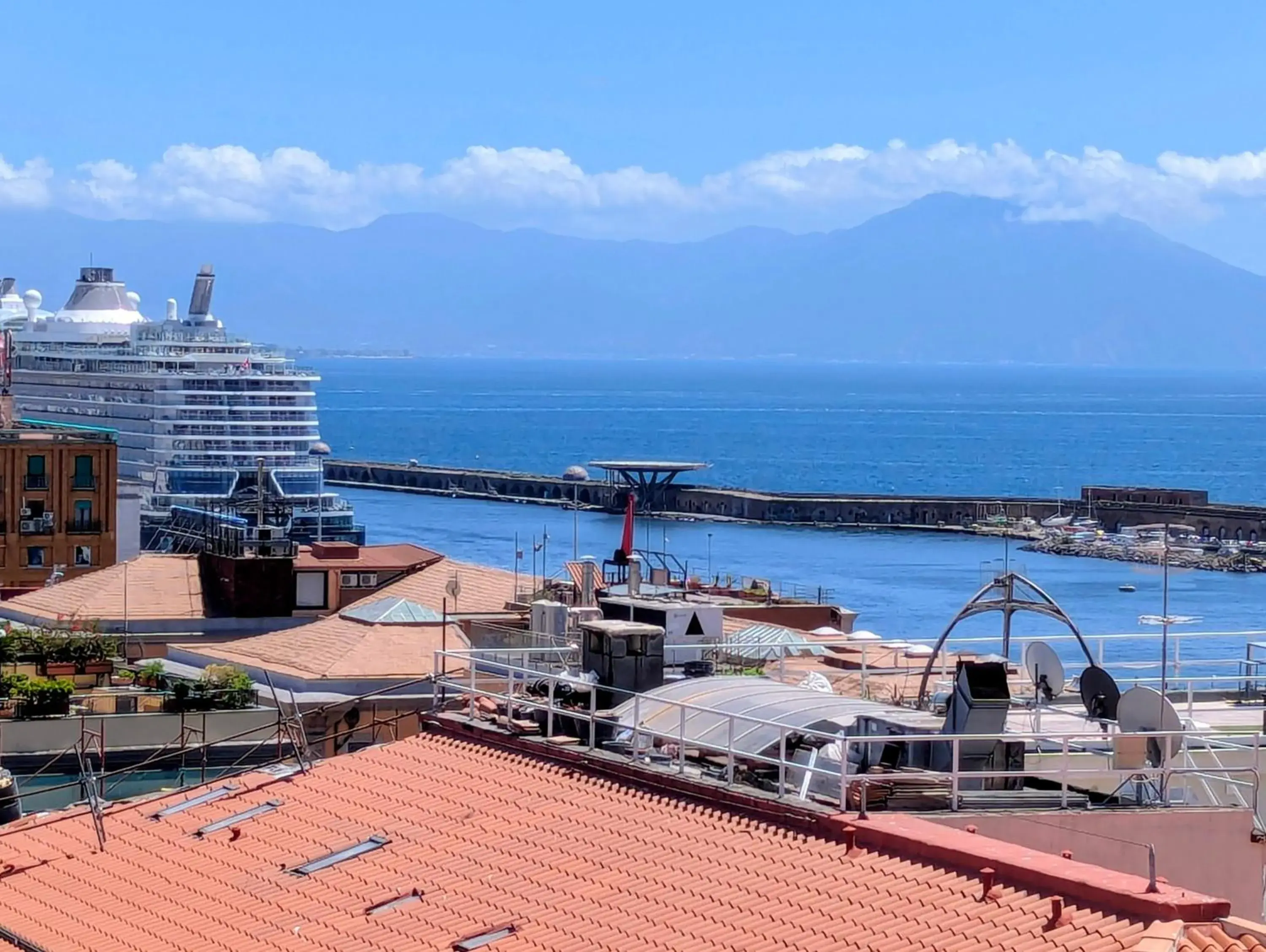 Double Room with Sea View in ART FLAT MUNICIPIO Double Room with Sea View in ART FLAT MUNICIPIO