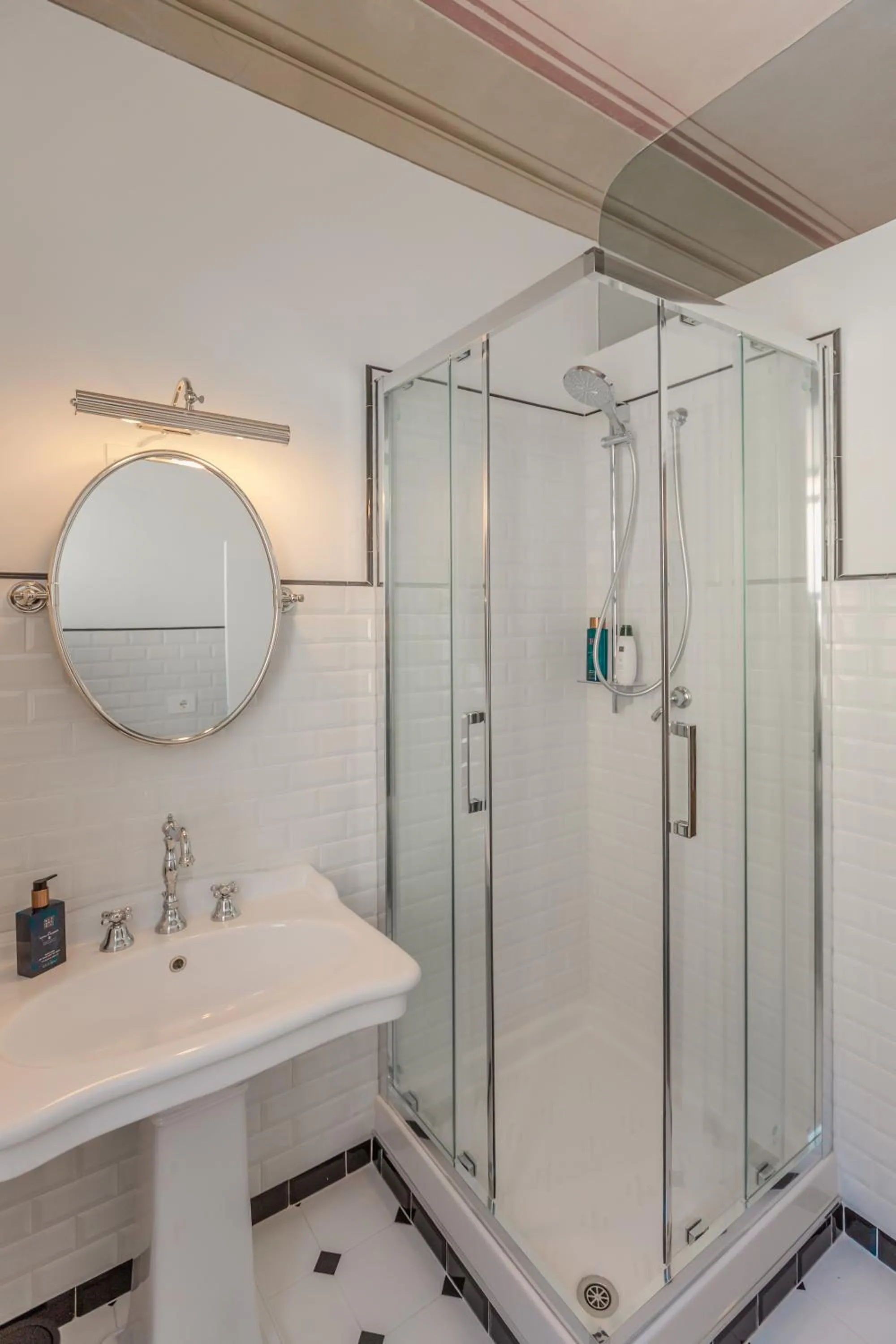 Shower in B&B Stanze Guelfe