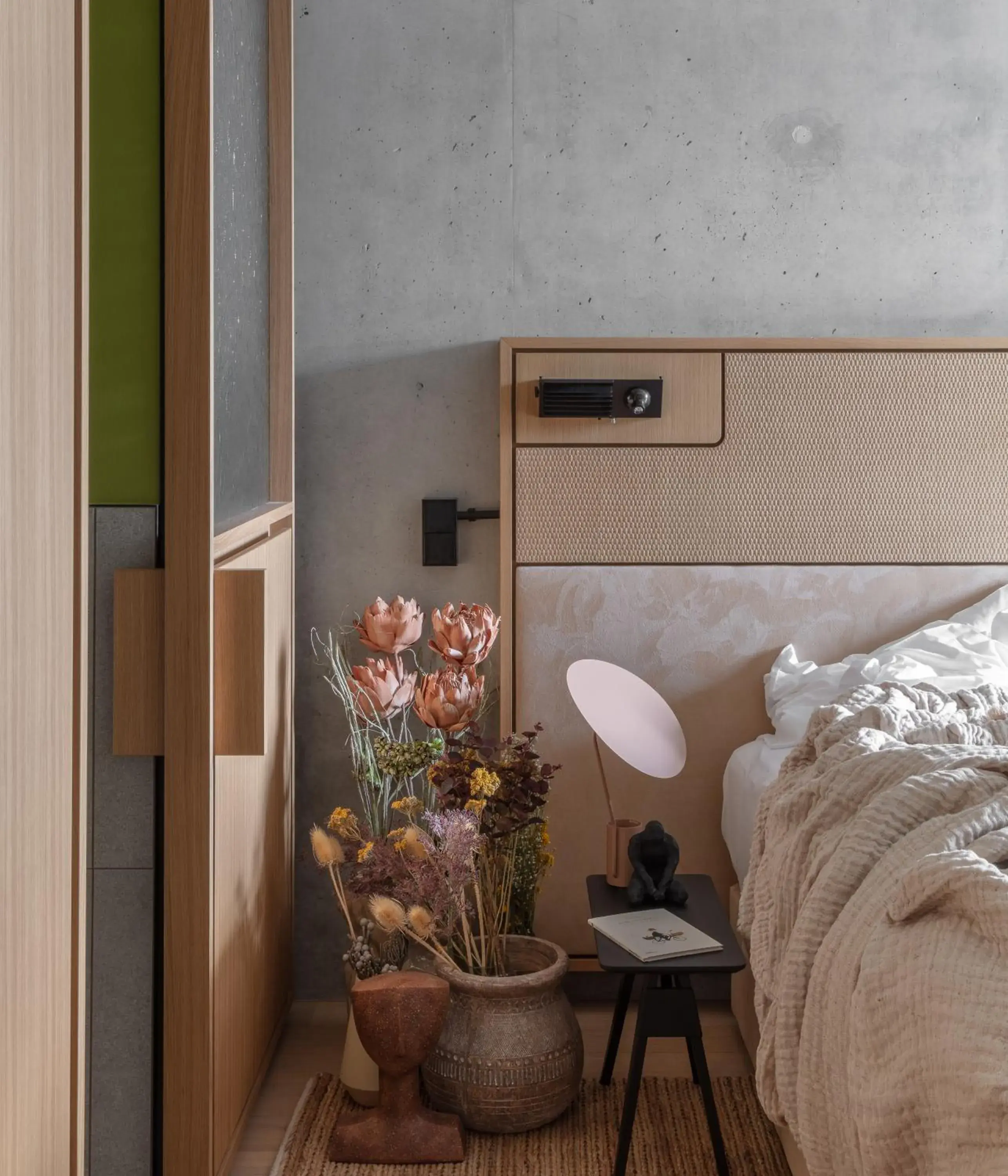 Bed in Locke at East Side Gallery Bed in Locke at East Side Gallery