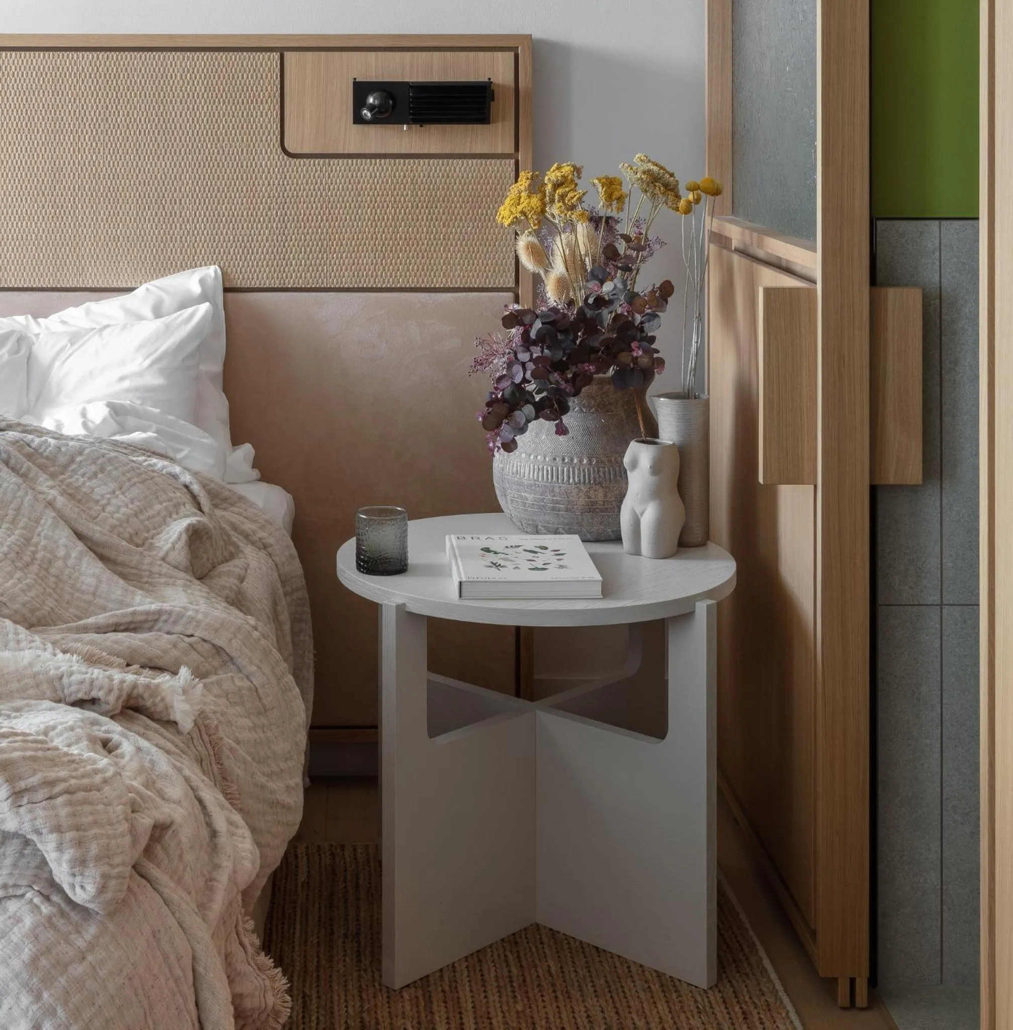 Property building, Bed in Locke at East Side Gallery