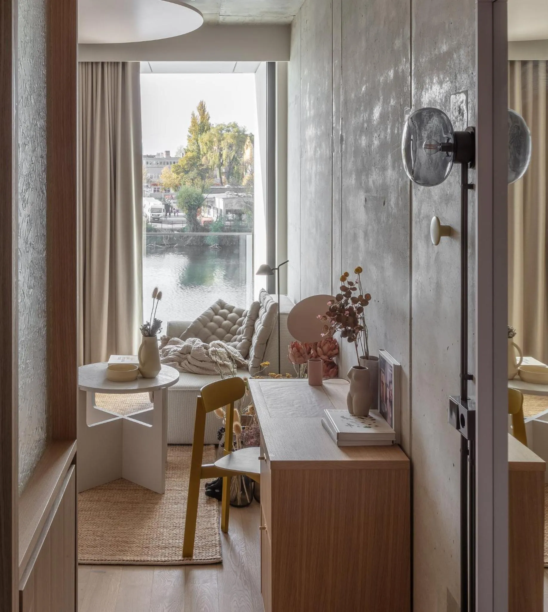 Property building, Bed in Locke at East Side Gallery