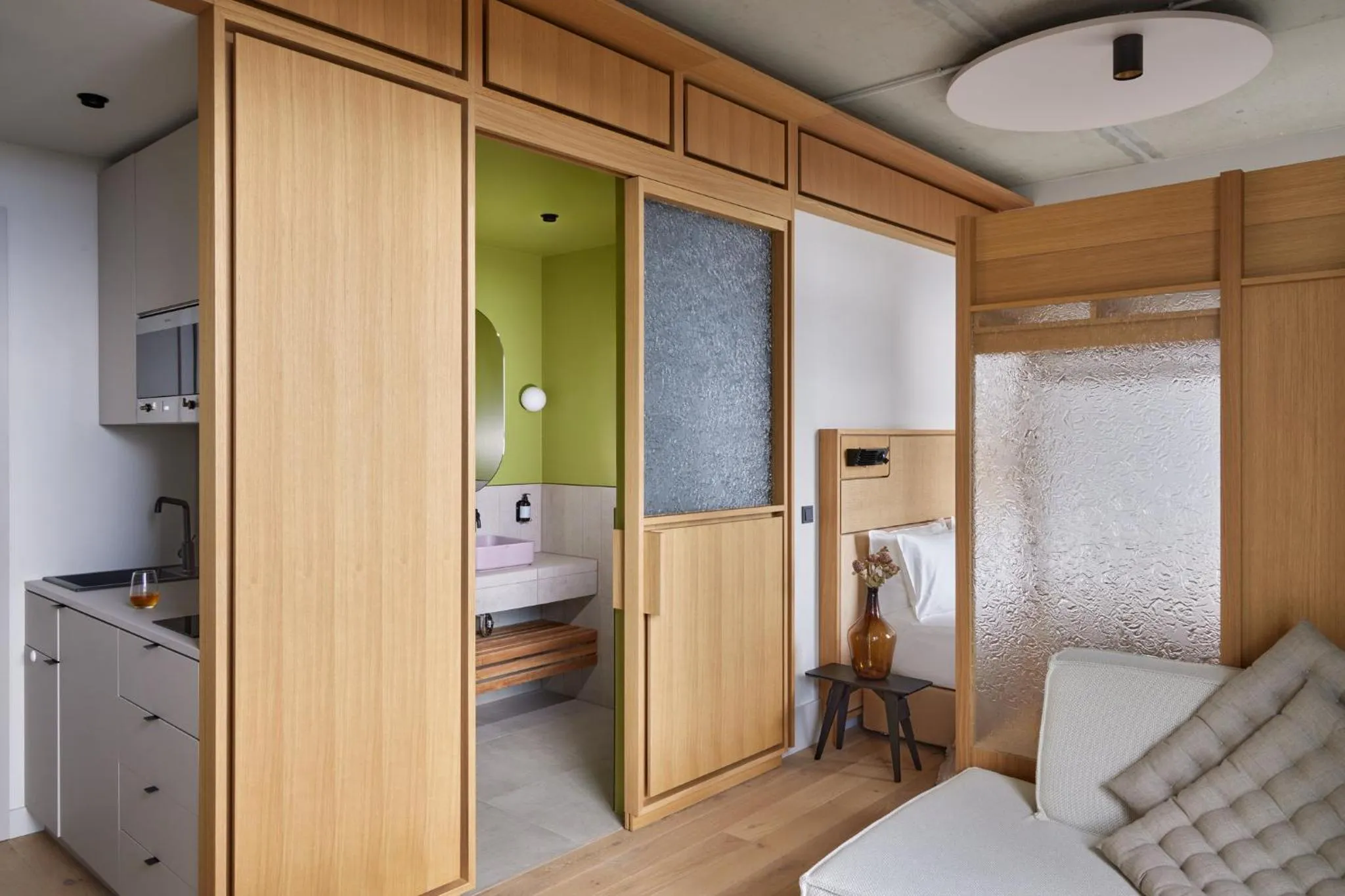 Property building, Bed in Locke at East Side Gallery