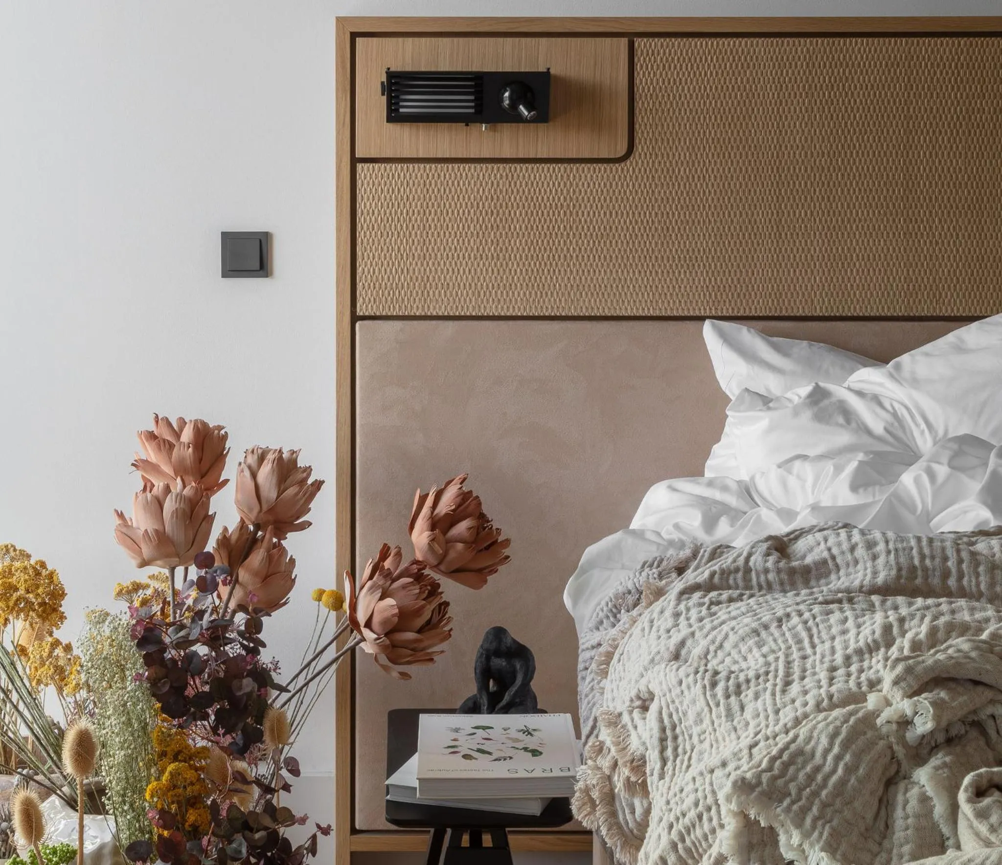 Property building, Bed in Locke at East Side Gallery