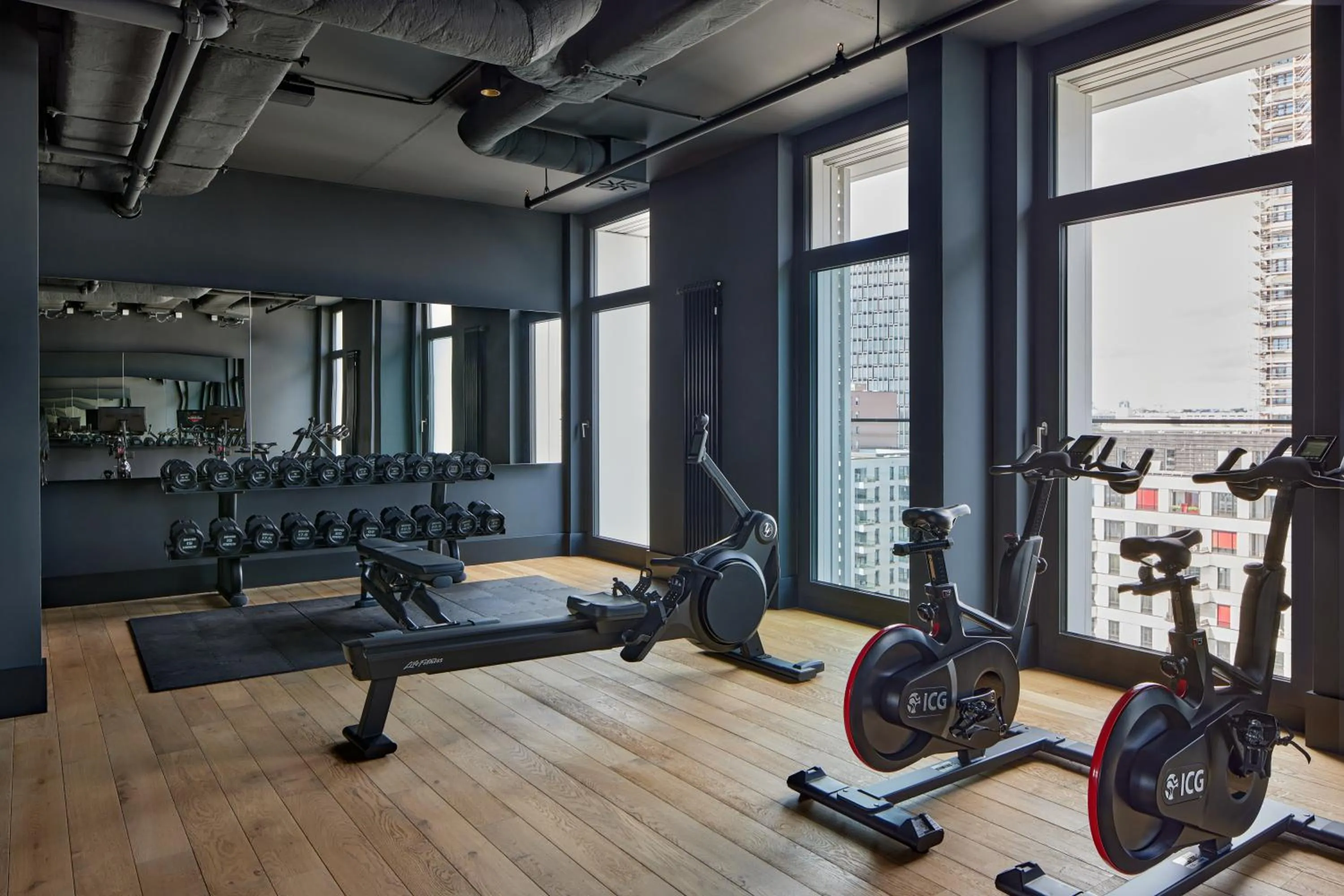 Fitness centre/facilities in Locke at East Side Gallery