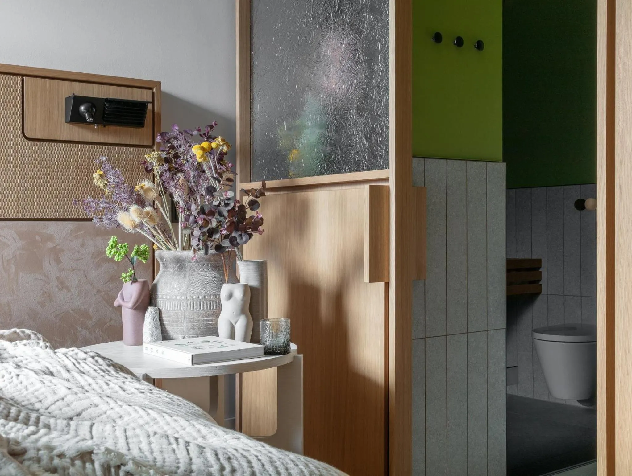 Property building, Bed in Locke at East Side Gallery