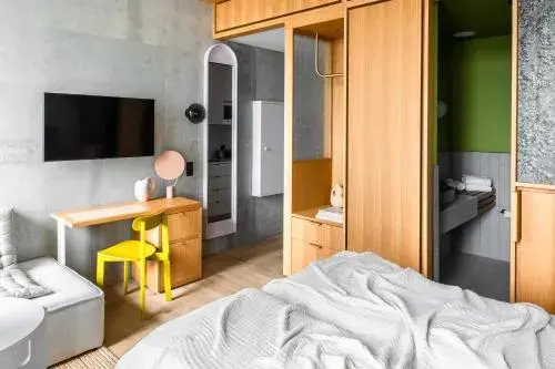 Locke at East Side Gallery Locke at East Side Gallery