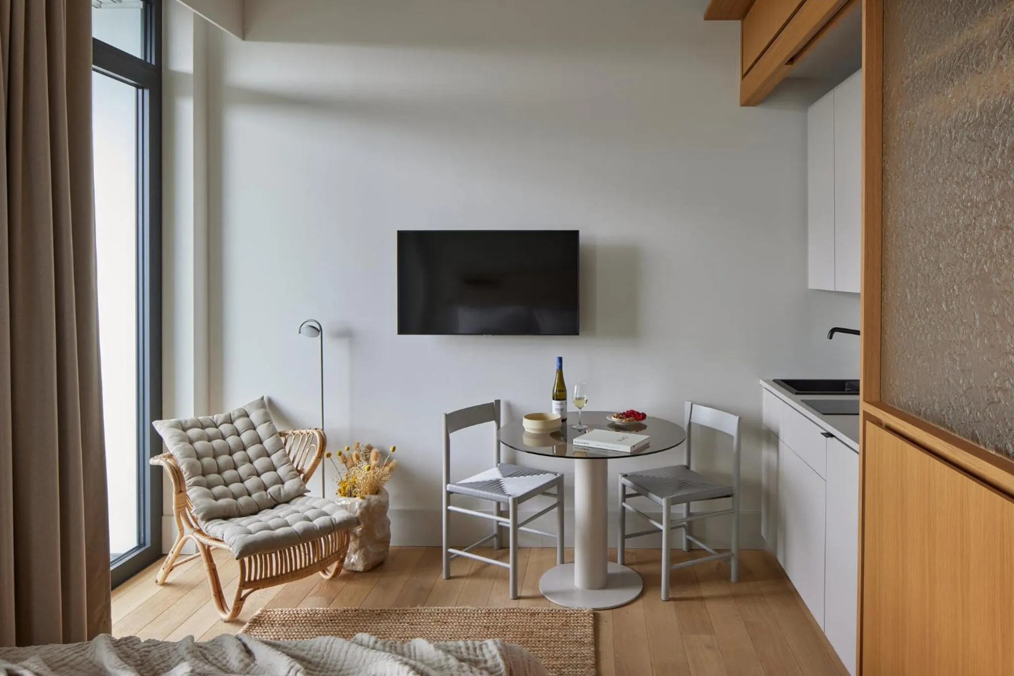 Property building in Locke at East Side Gallery