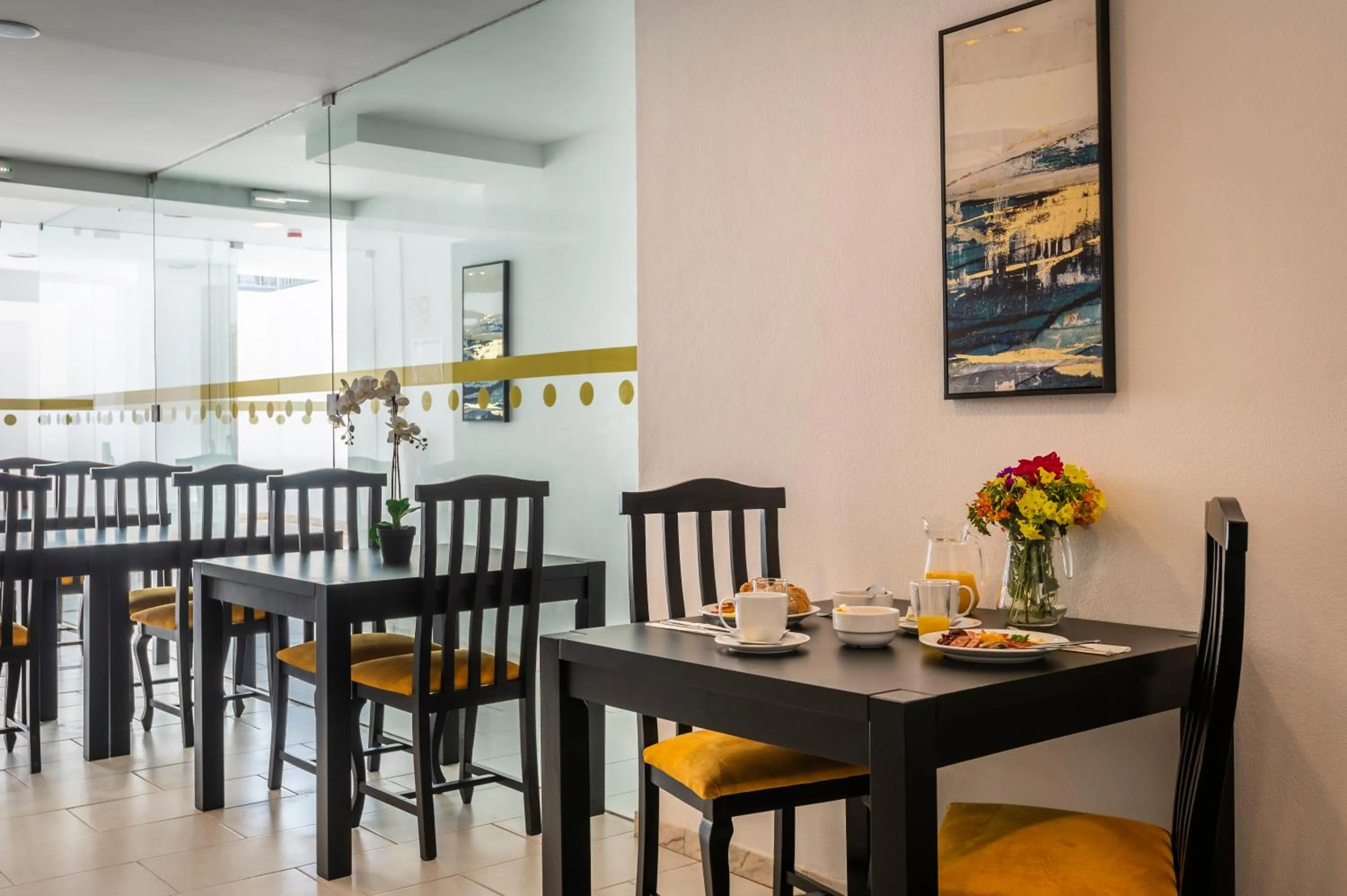 Food and drinks in Emeralds Albufeira by DK Stays