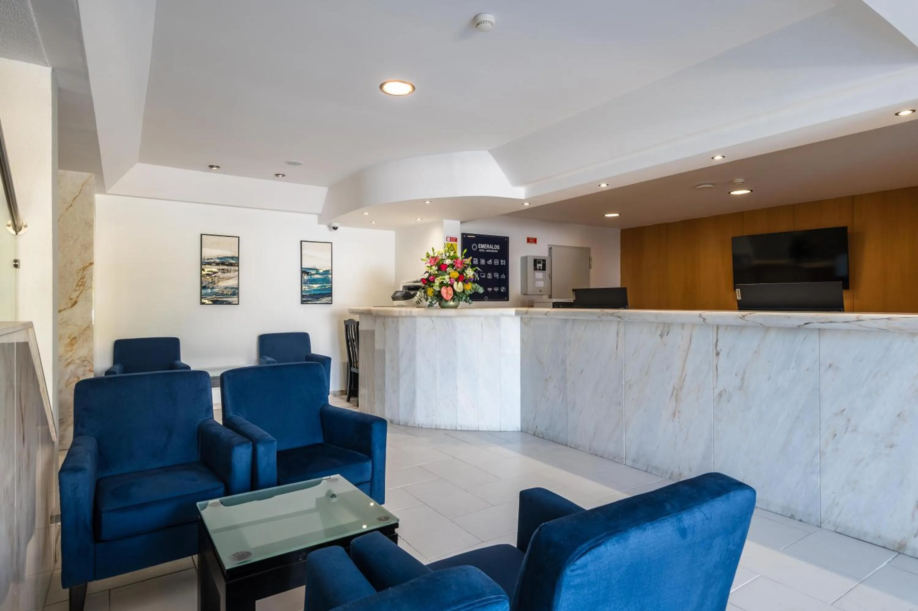 Lobby or reception in Emeralds Albufeira by DK Stays