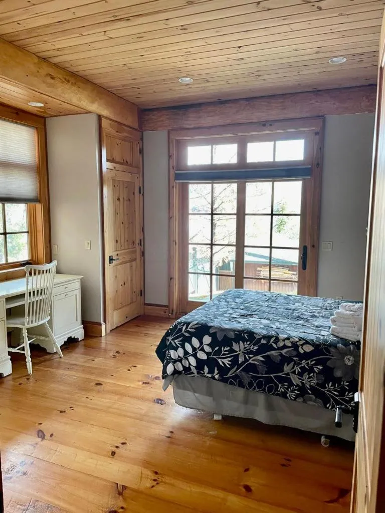 Bed in Oneida Lodge North