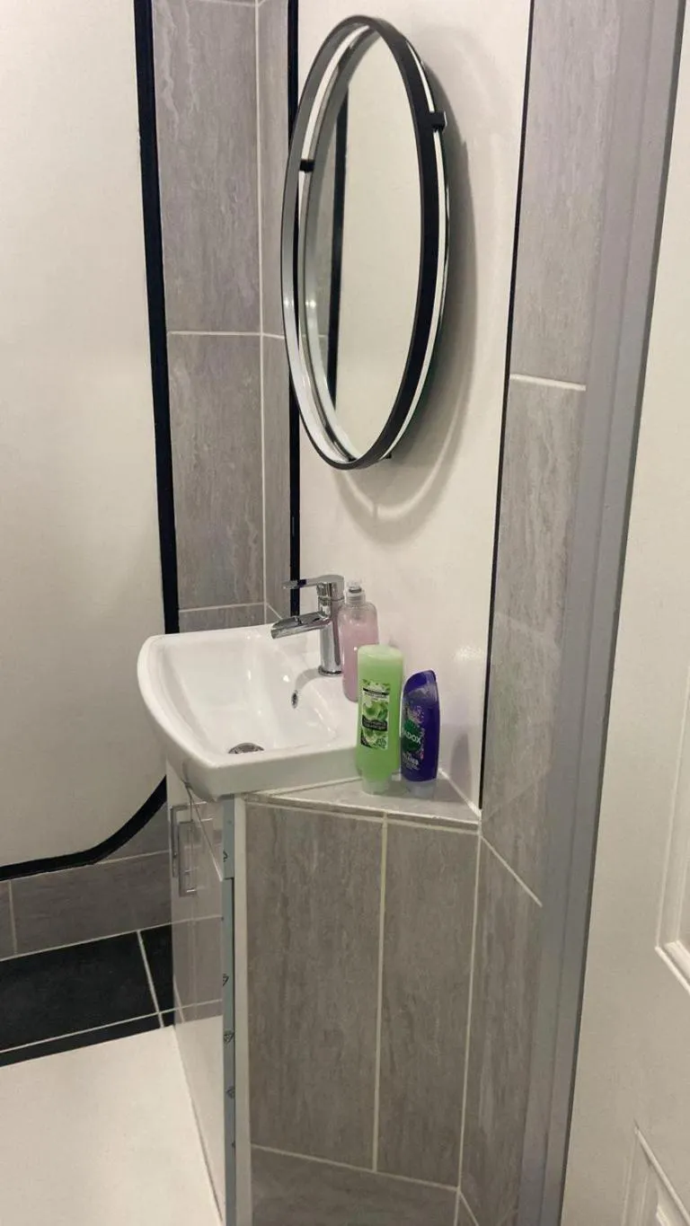 Bathroom in Studio- Sleeps 2-Pets Ok-Action Park and Stn Close